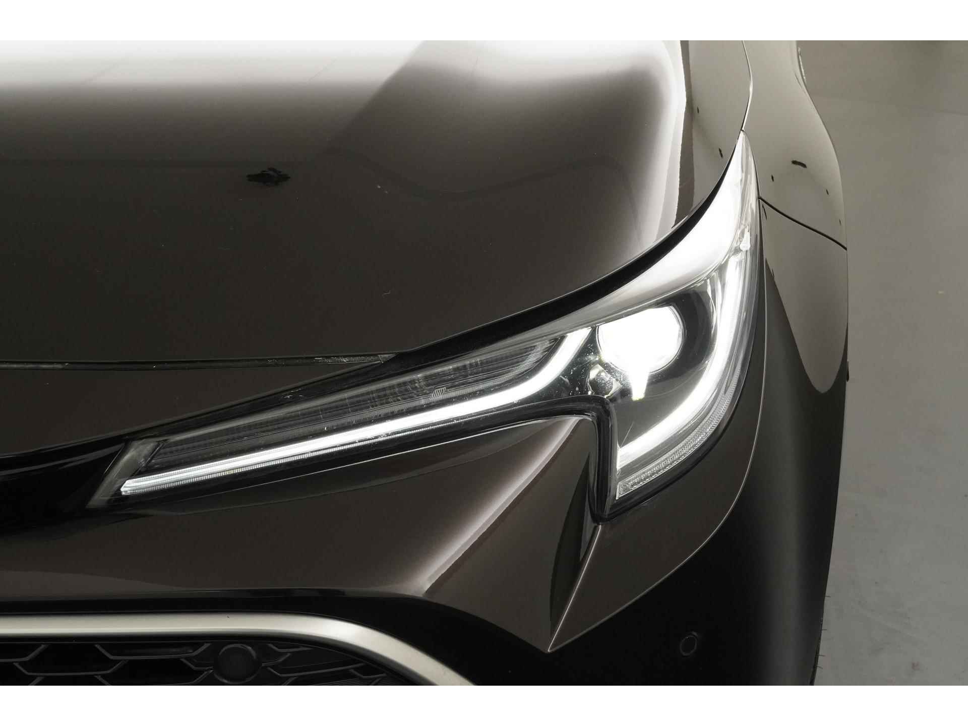 Toyota Corolla 2.0 Hybrid Executive | Leder/alcantara | Blind spot | Camera | Park assist |  Zondag Open! - 20/43