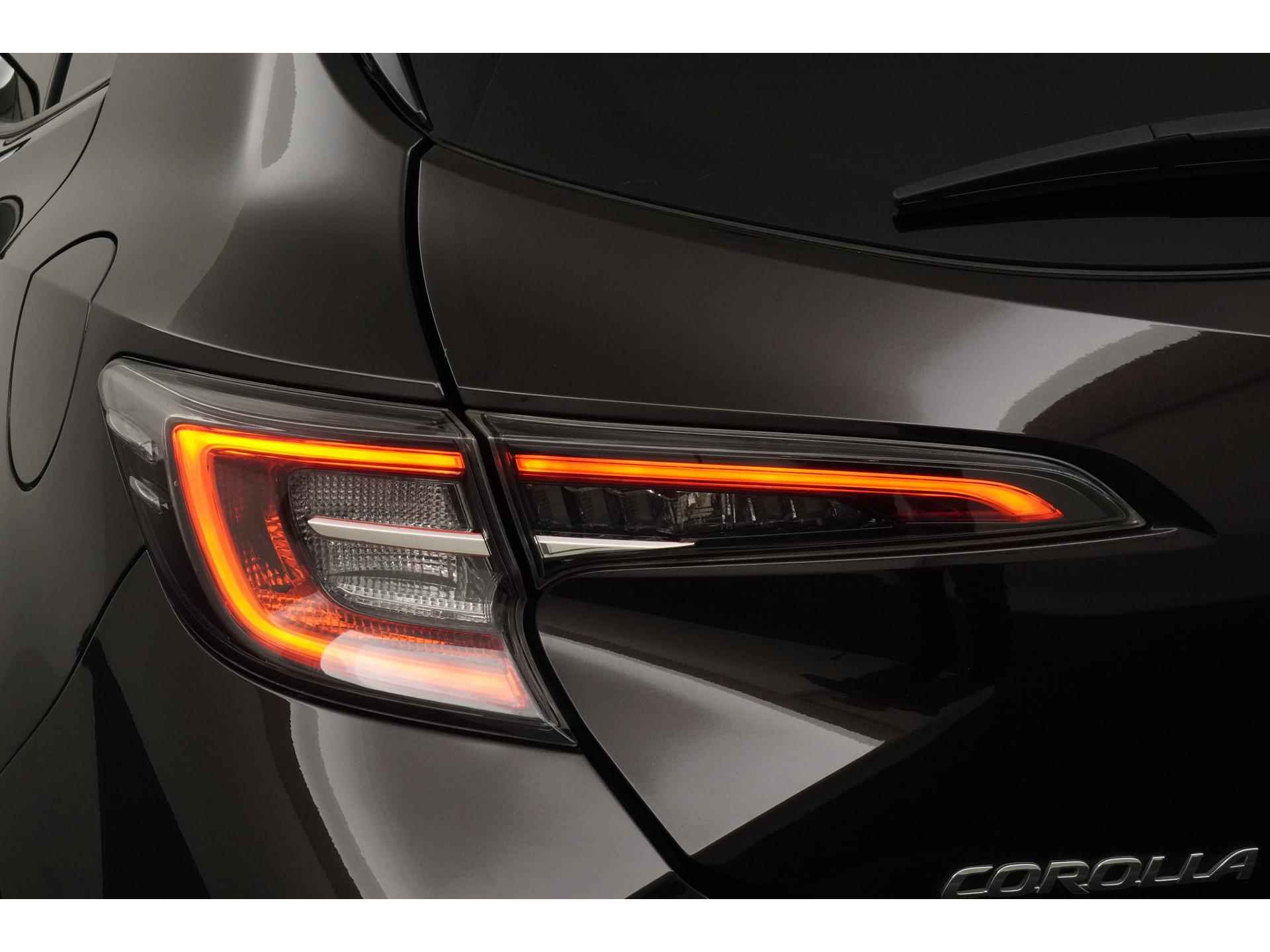 Toyota Corolla 2.0 Hybrid Executive | Leder/alcantara | Blind spot | Camera | Park assist |  Zondag Open! - 21/43
