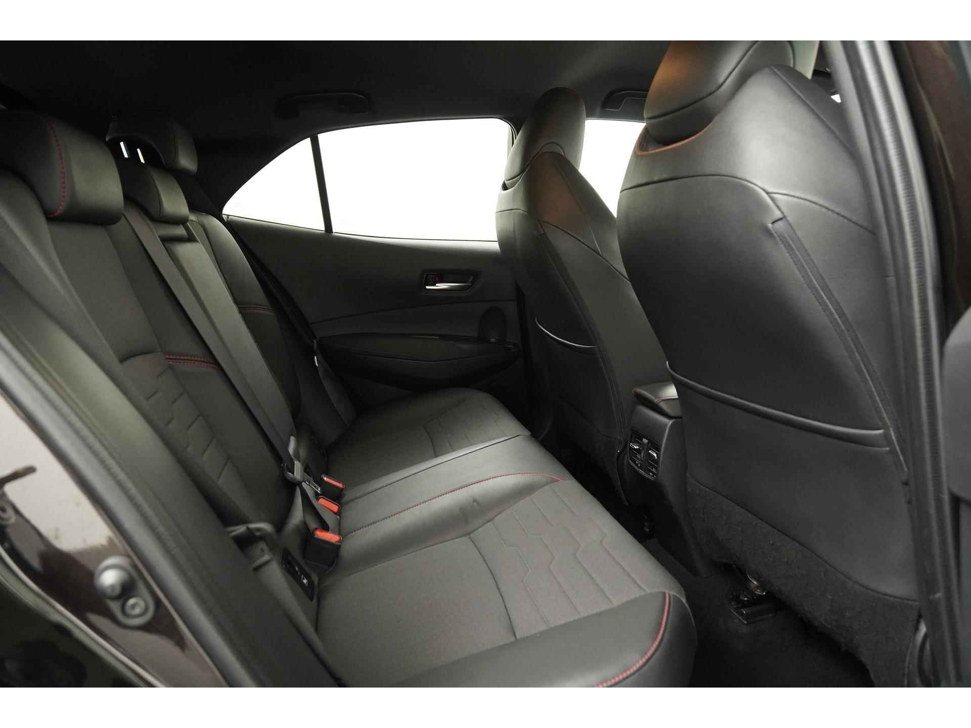 Toyota Corolla 2.0 Hybrid Executive | Leder/alcantara | Blind spot | Camera | Park assist |  Zondag Open! - 26/43