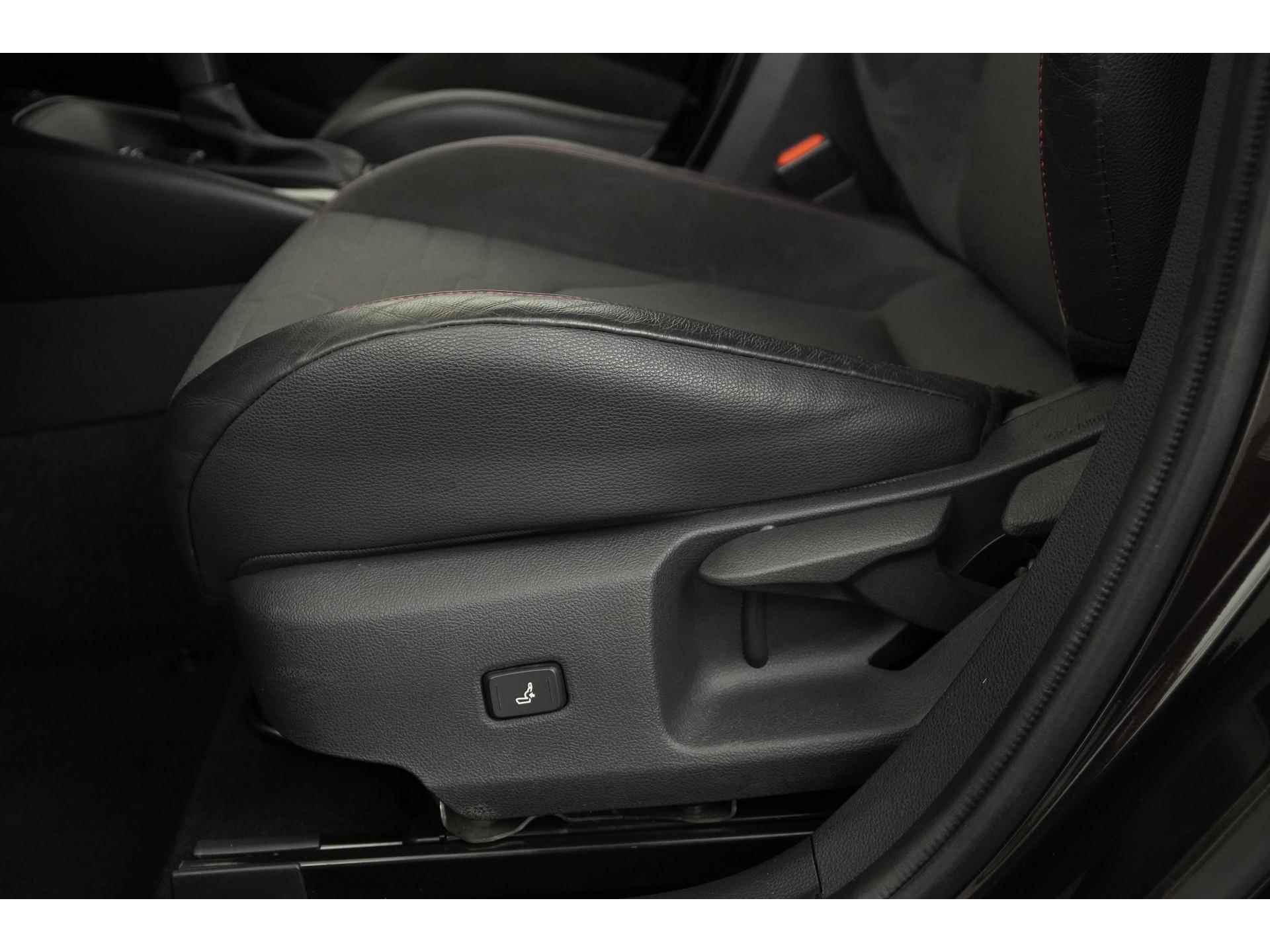 Toyota Corolla 2.0 Hybrid Executive | Leder/alcantara | Blind spot | Camera | Park assist |  Zondag Open! - 28/43