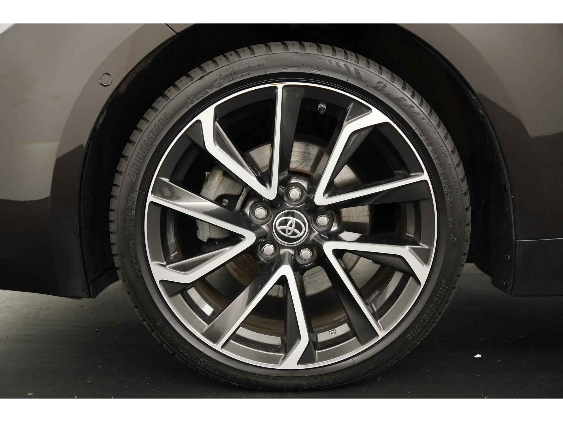 Toyota Corolla 2.0 Hybrid Executive | Leder/alcantara | Blind spot | Camera | Park assist |  Zondag Open! - 31/43