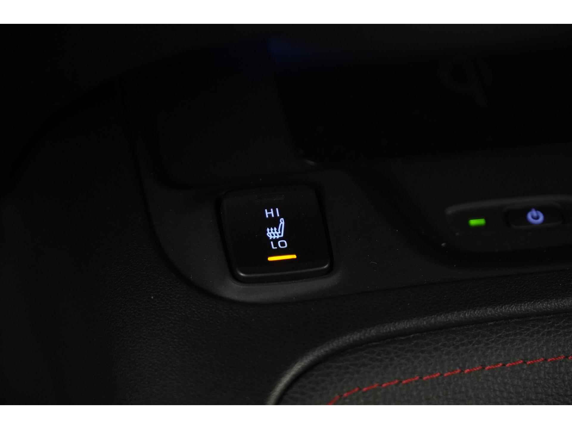 Toyota Corolla 2.0 Hybrid Executive | Leder/alcantara | Blind spot | Camera | Park assist |  Zondag Open! - 36/43