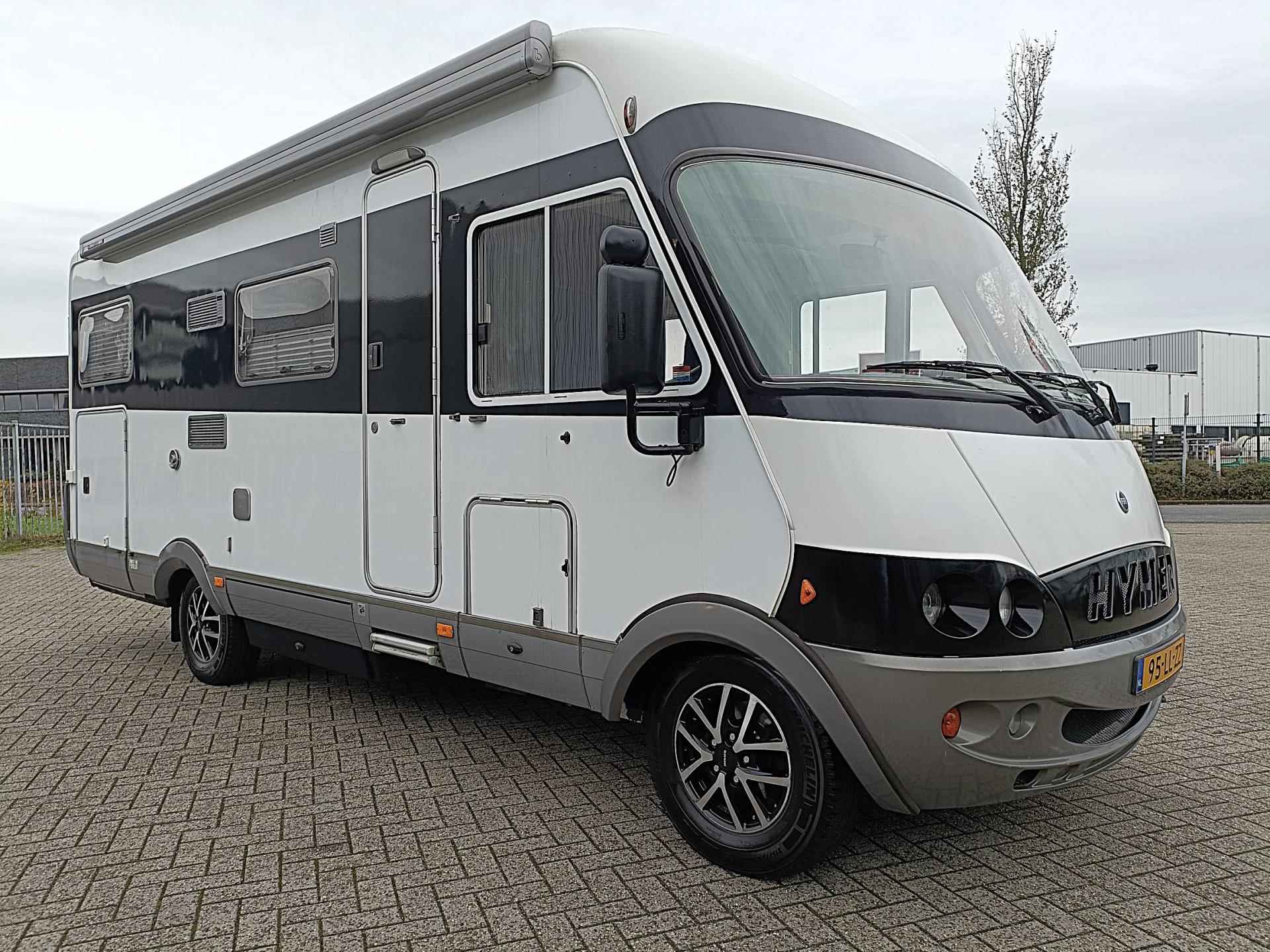 Hymer B 644 2.8 JTD Integraal | 6 SLAAPPLAATSEN | AIRCO | - 9/83