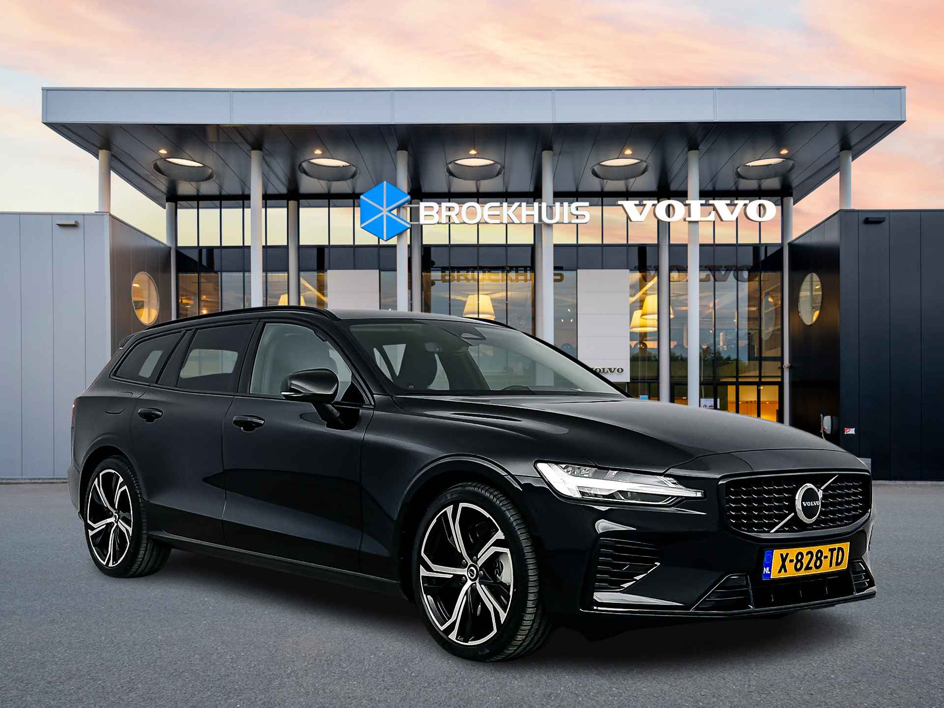 Volvo V60 T6 Recharge AWD Plus Dark | 19" | Extra getint glas | Leder | Adaptieve cruise | BLIS | Elektrische stoelen | Keyless | Stoel/st - 3/34