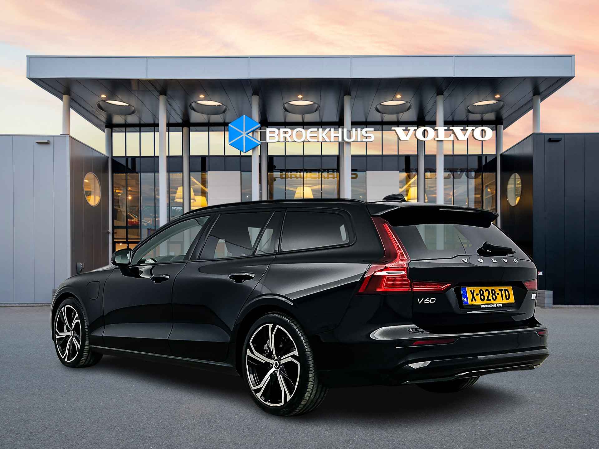 Volvo V60 T6 Recharge AWD Plus Dark | 19" | Extra getint glas | Leder | Adaptieve cruise | BLIS | Elektrische stoelen | Keyless | Stoel/st - 5/34