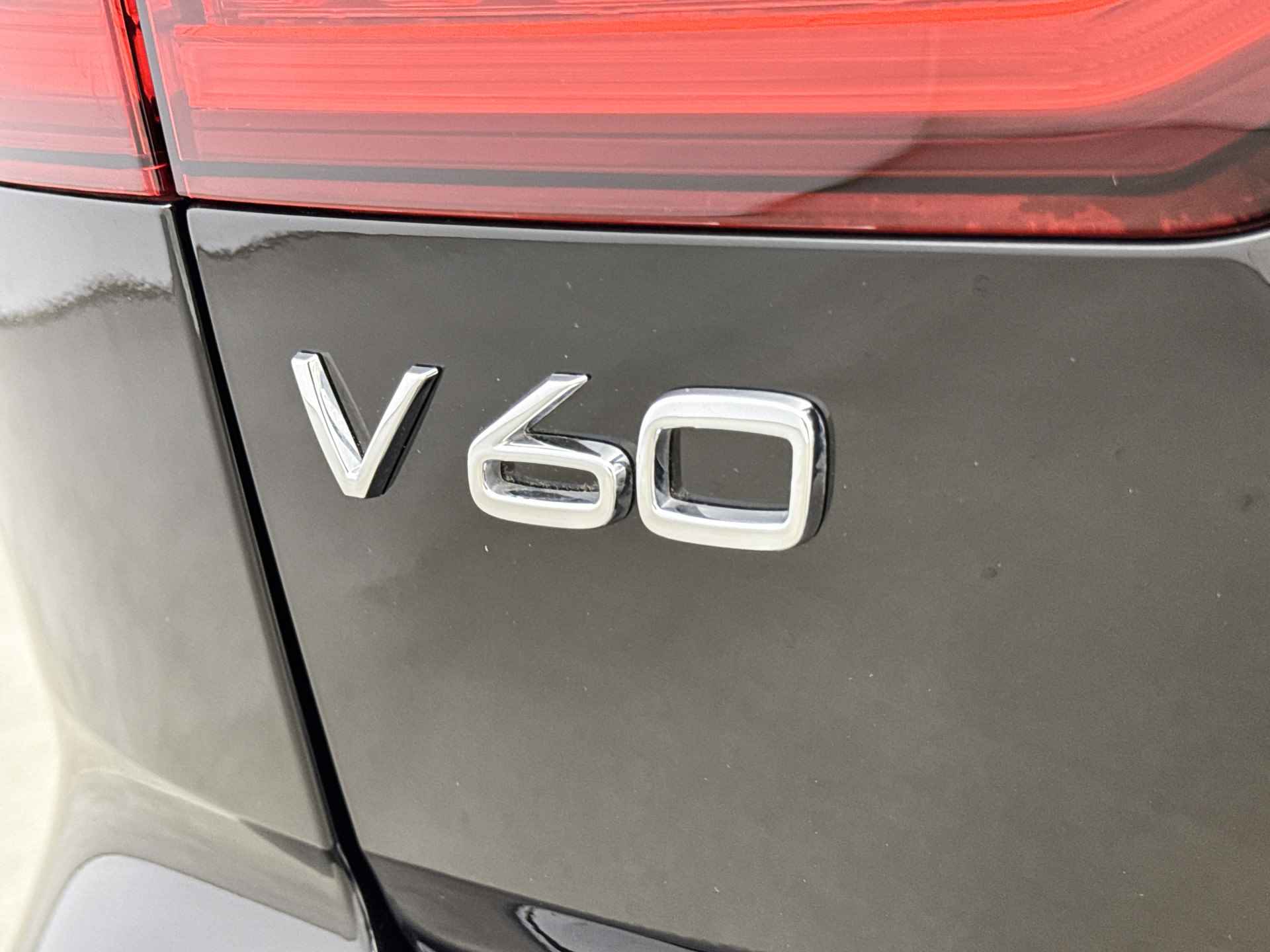 Volvo V60 T6 Recharge AWD Plus Dark | 19" | Extra getint glas | Leder | Adaptieve cruise | BLIS | Elektrische stoelen | Keyless | Stoel/st - 13/34