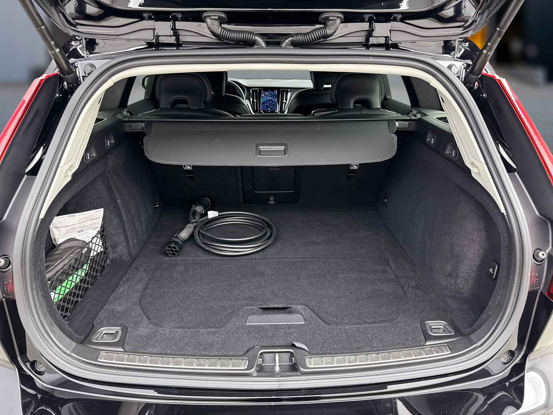 Volvo V60 T6 Recharge AWD Plus Dark | 19" | Extra getint glas | Leder | Adaptieve cruise | BLIS | Elektrische stoelen | Keyless | Stoel/st - 31/34