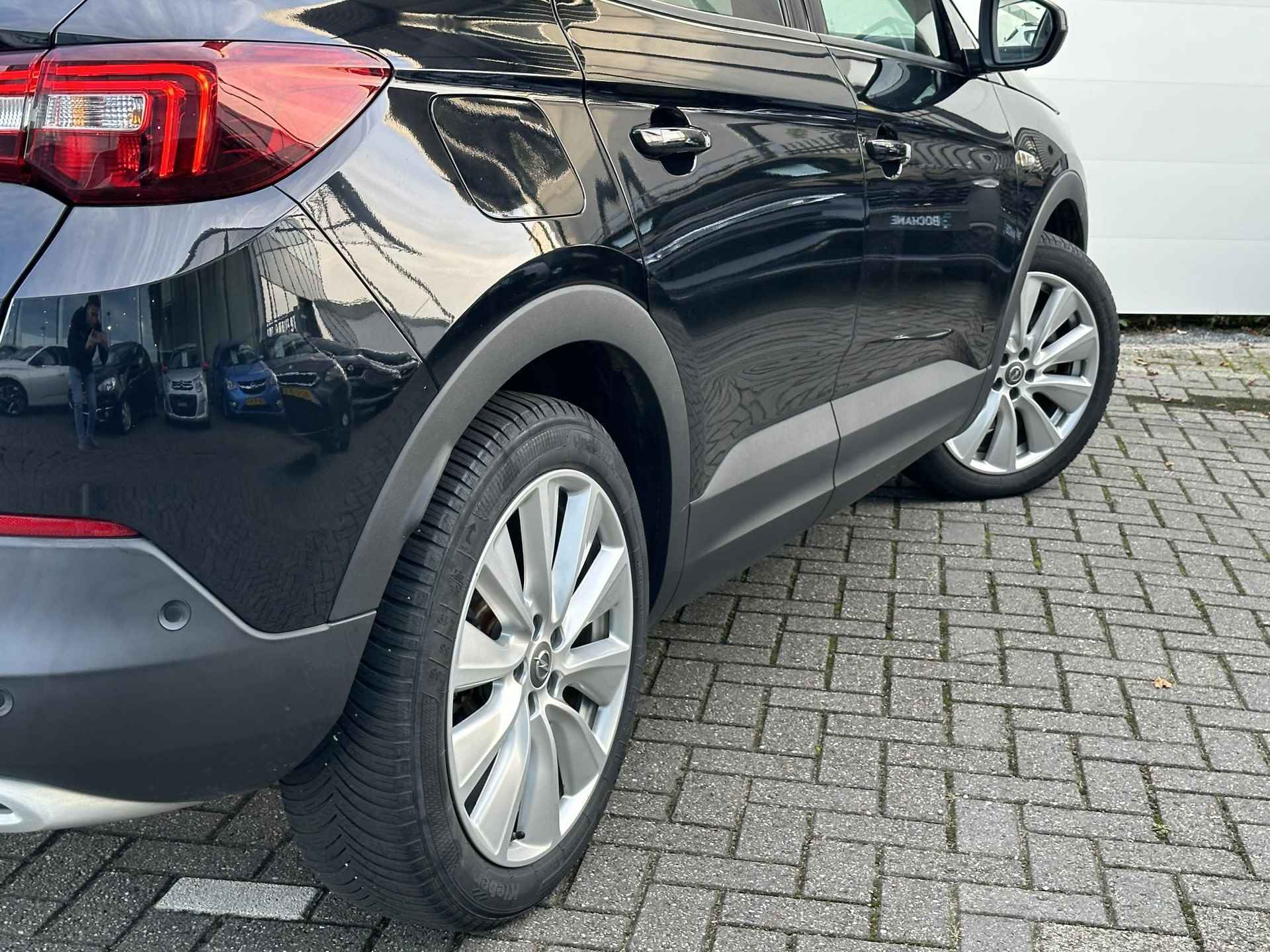 Opel Grandland X 1.6 Turbo Hybrid4 Business Executive 300 PK  | 4X4 |  Elek. A. Klep | A. Camera | Dealer Onderhouden | NL Auto! - 15/43