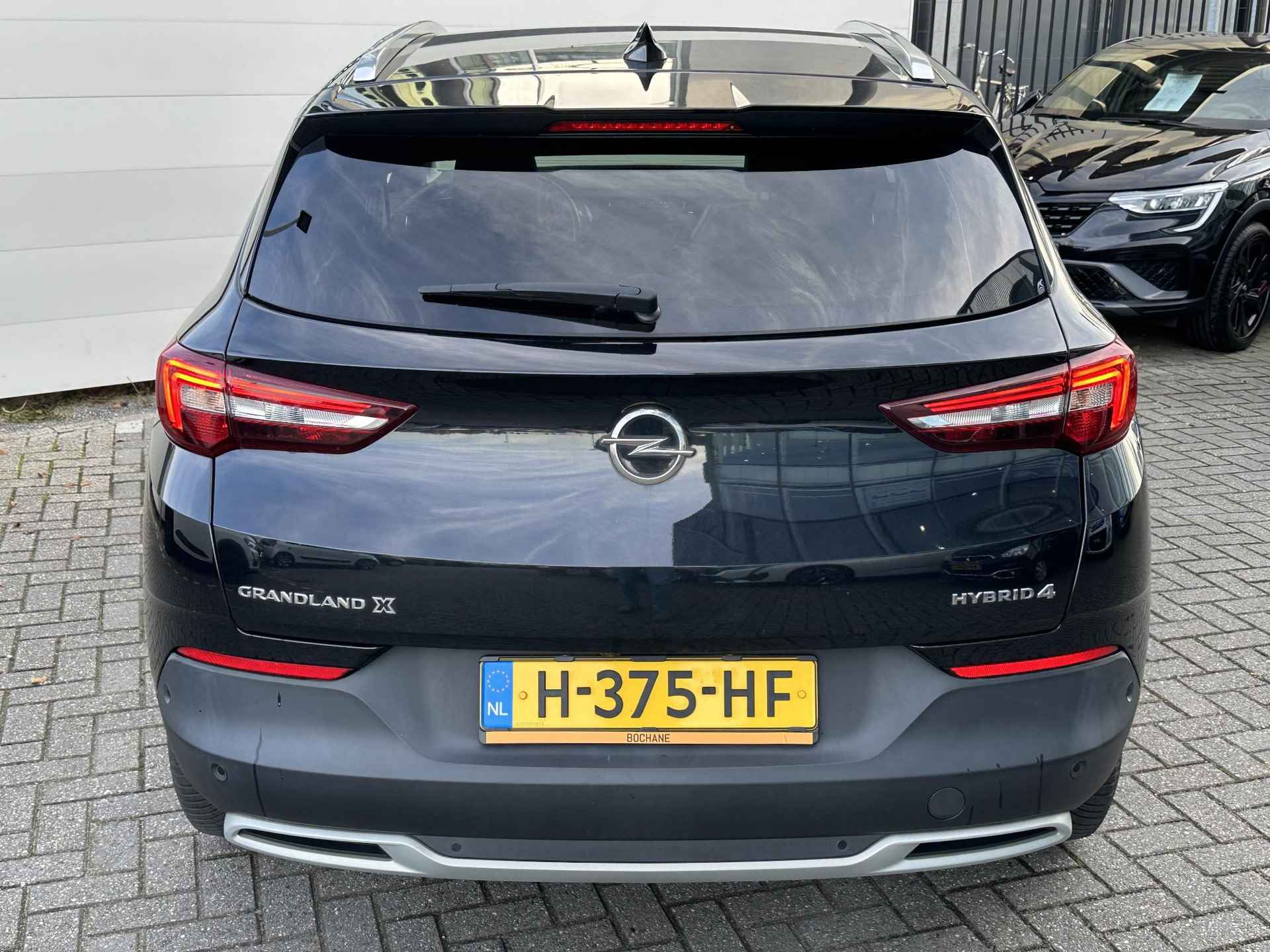 Opel Grandland X 1.6 Turbo Hybrid4 Business Executive 300 PK  | 4X4 |  Elek. A. Klep | A. Camera | Dealer Onderhouden | NL Auto! - 16/43