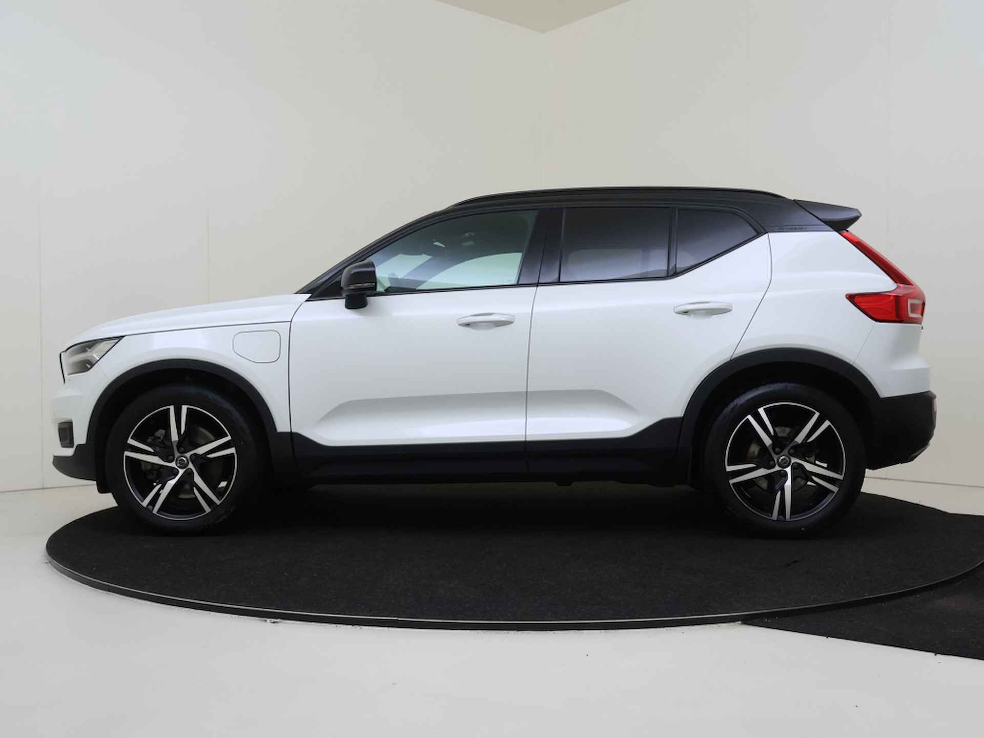 Volvo XC40 1.5 T5 TE R-Design - 2/34