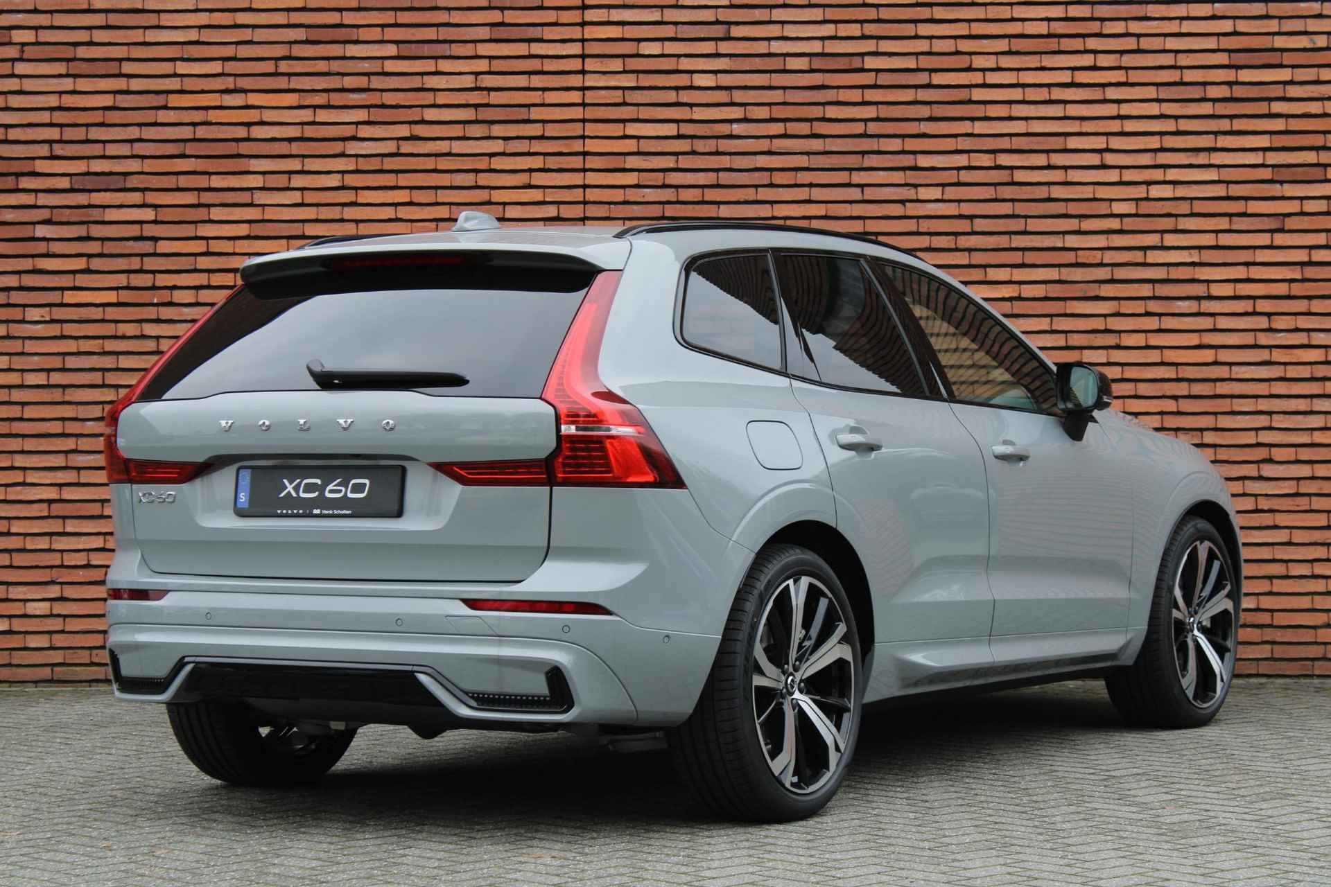 Volvo XC60 T8 AUT8 455PK AWD Ultra Dark, Bowers & Wilkins Audio, Luchtvering, 360 Graden Camera, Volvo Guard Alarm, Apple Carplay, Electronic Climate Control, Draadloze Telefoonlader, Adaptieve Cruise Control, Panoramadak, Head-Up Display, Keyless Entry, Navigatiesysteem, Parkeersensoren, Rijstrooksensor Met Correctie, Verwarmbare Voorstoelen, Verwarmbaar Stuurwiel - 2/11