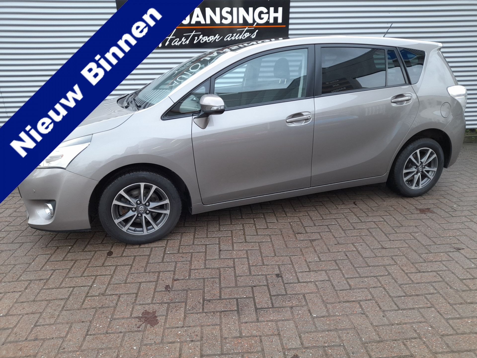 Toyota Verso 1.8 VVT-i Dynamic Business met Panoramadak en Automaat! | Clima | Cruise control | LM Velgen | Camera | PDC voor en achter | RIJKLAARPRIJS INCL 12 MAANDEN GARANTIE EN BEURT