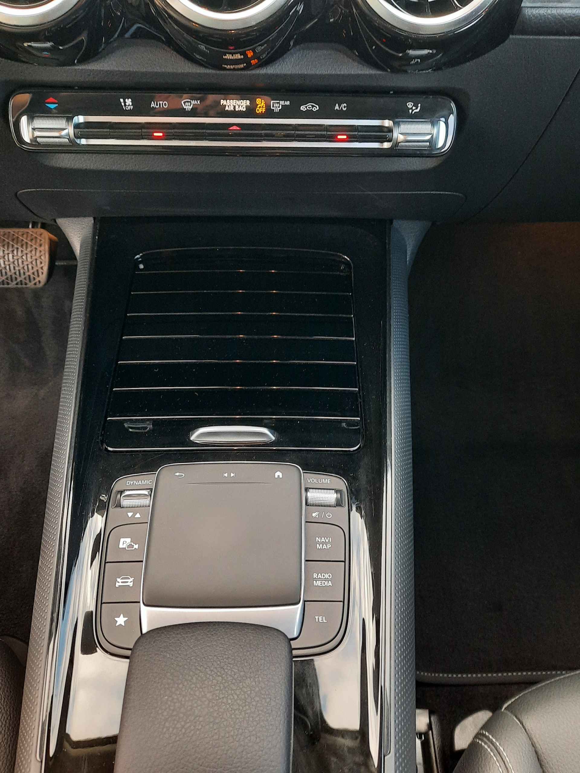 Mercedes-Benz GLB 200 Premium Plus Lage KM |  Trekhaak | Stoelverw | Navigatie | Navi | Digi Dash | Camera - 30/39