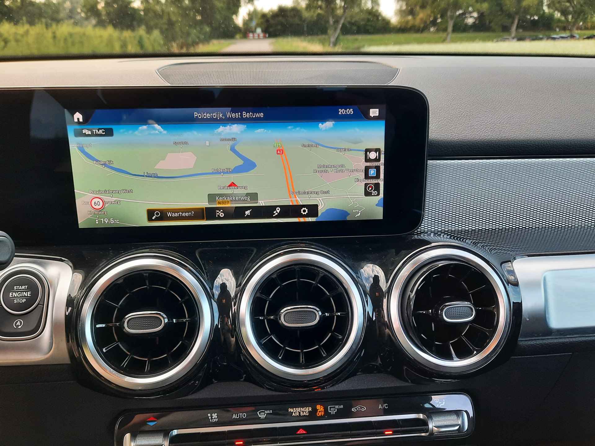 Mercedes-Benz GLB 200 Premium Plus | Lage KM |  Trekhaak | Stoelverw | Navigatie | Navi | Digi Dash | Camera - 31/39