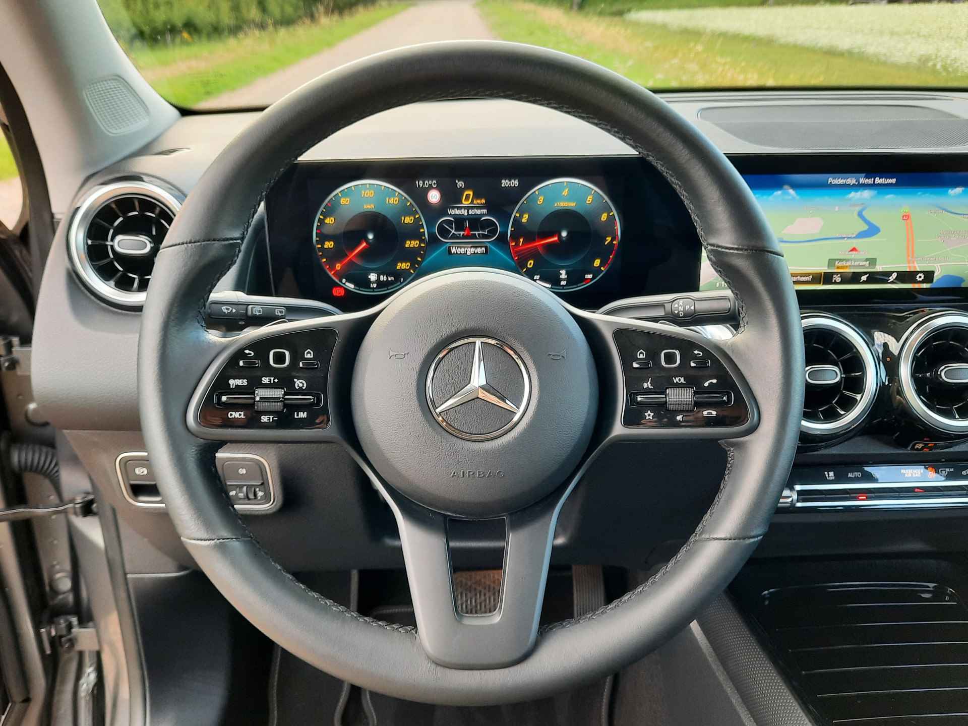 Mercedes-Benz GLB 200 Premium Plus | Lage KM |  Trekhaak | Stoelverw | Navigatie | Navi | Digi Dash | Camera - 32/39