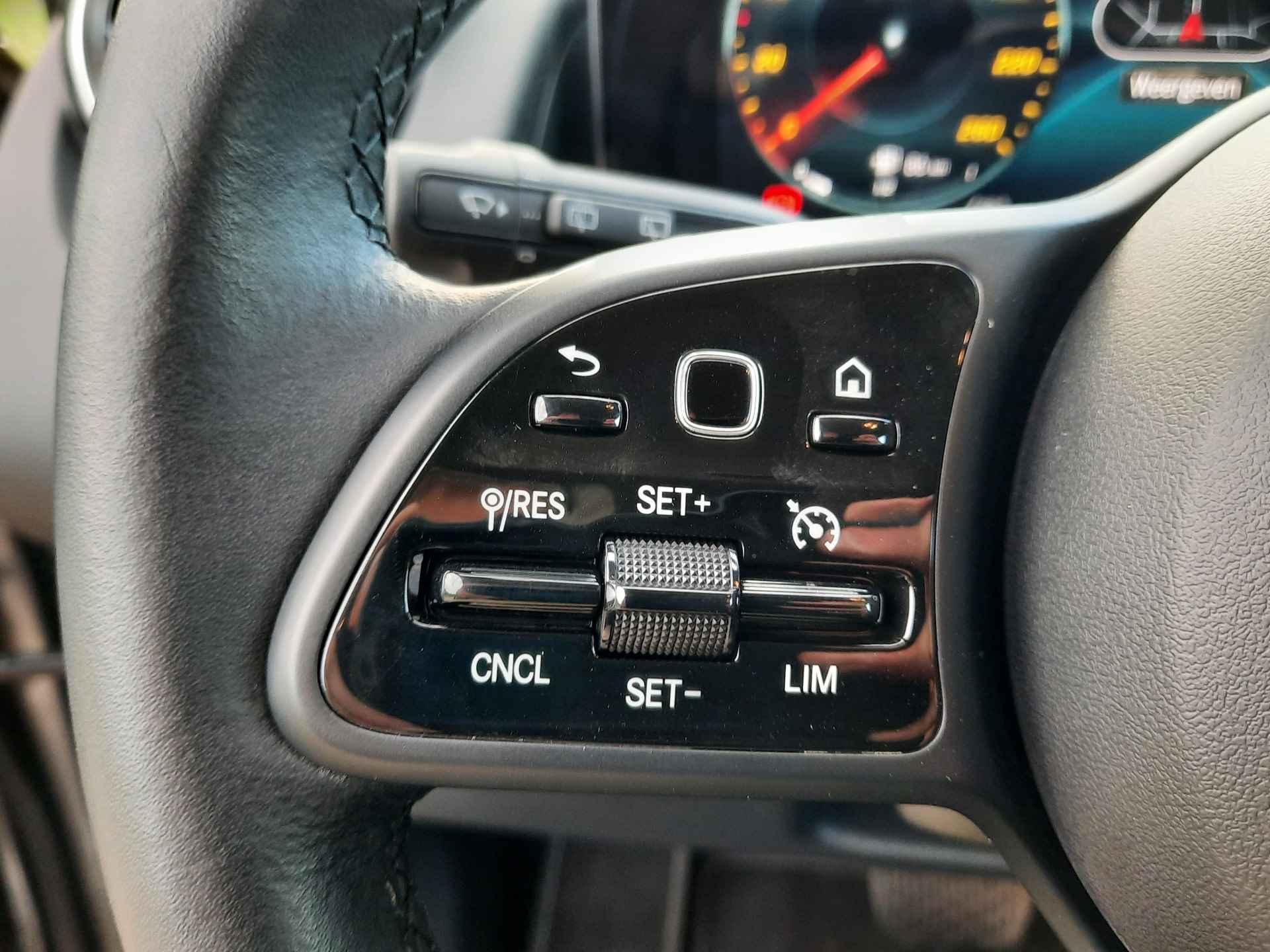 Mercedes-Benz GLB 200 Premium Plus Lage KM |  Trekhaak | Stoelverw | Navigatie | Navi | Digi Dash | Camera - 34/39