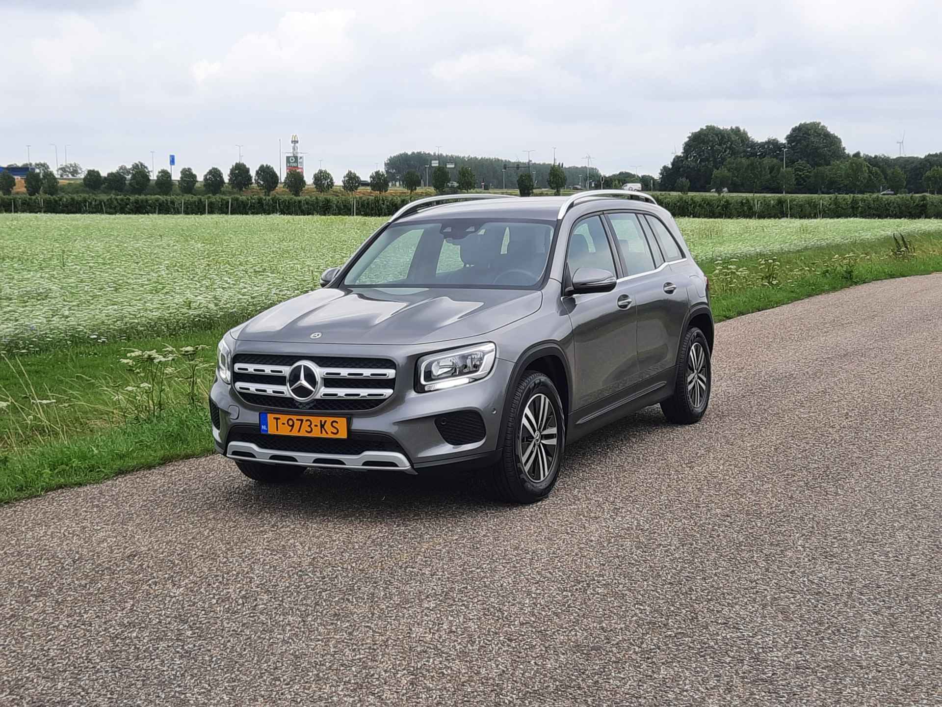 Mercedes-Benz GLB 200 Premium Plus Lage KM |  Trekhaak | Stoelverw | Navigatie | Navi | Digi Dash | Camera - 4/39