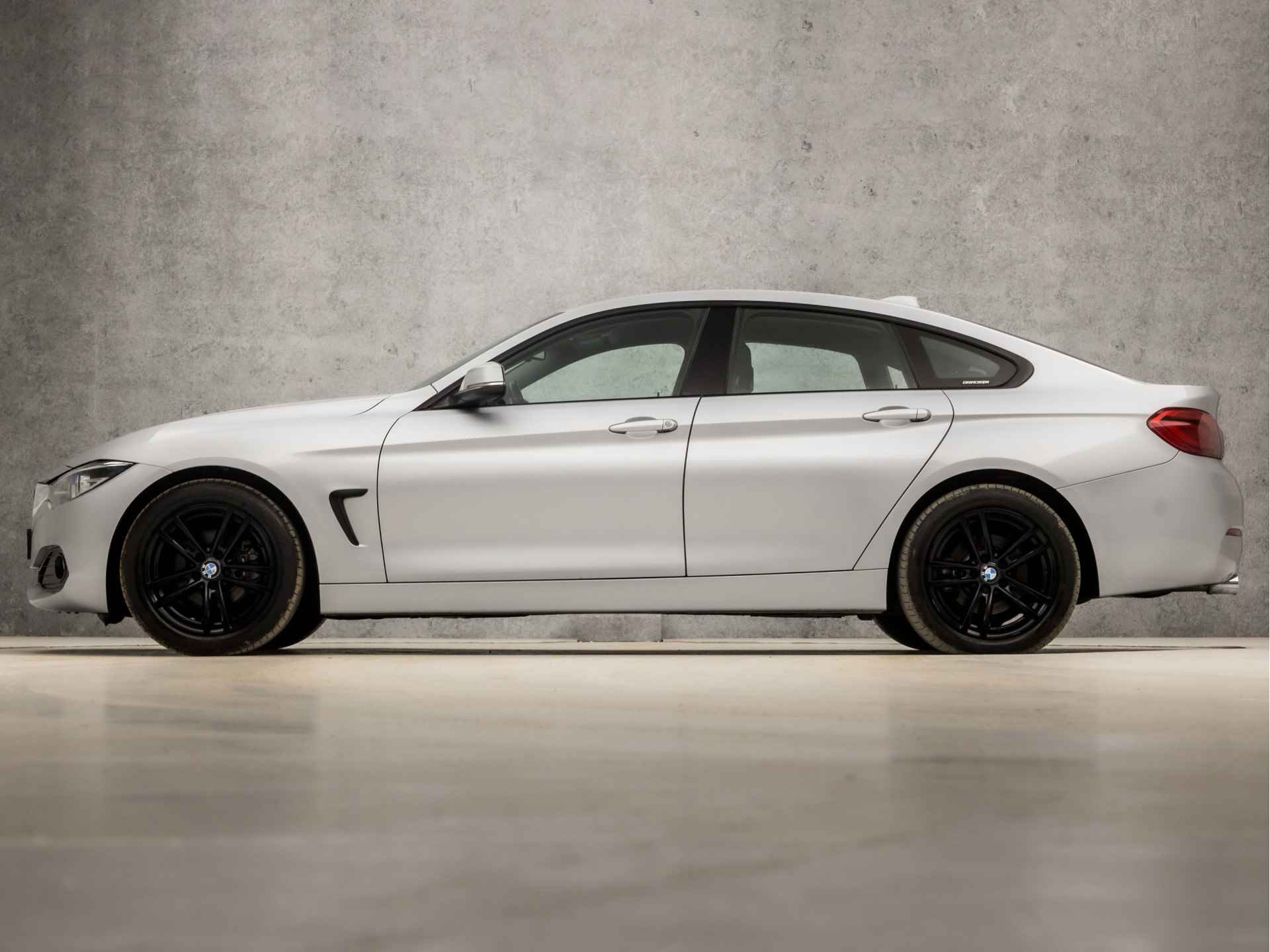 BMW 4 Serie Gran Coupé 418i SportLine Automaat (NAVIGATIE, CLIMATE, LENDESTEUNEN, LED KOPLAMPEN, SPORTSTOELEN, PARKEERSENSOREN, NIEUWE APK, NIEUWSTAAT) - 2/33