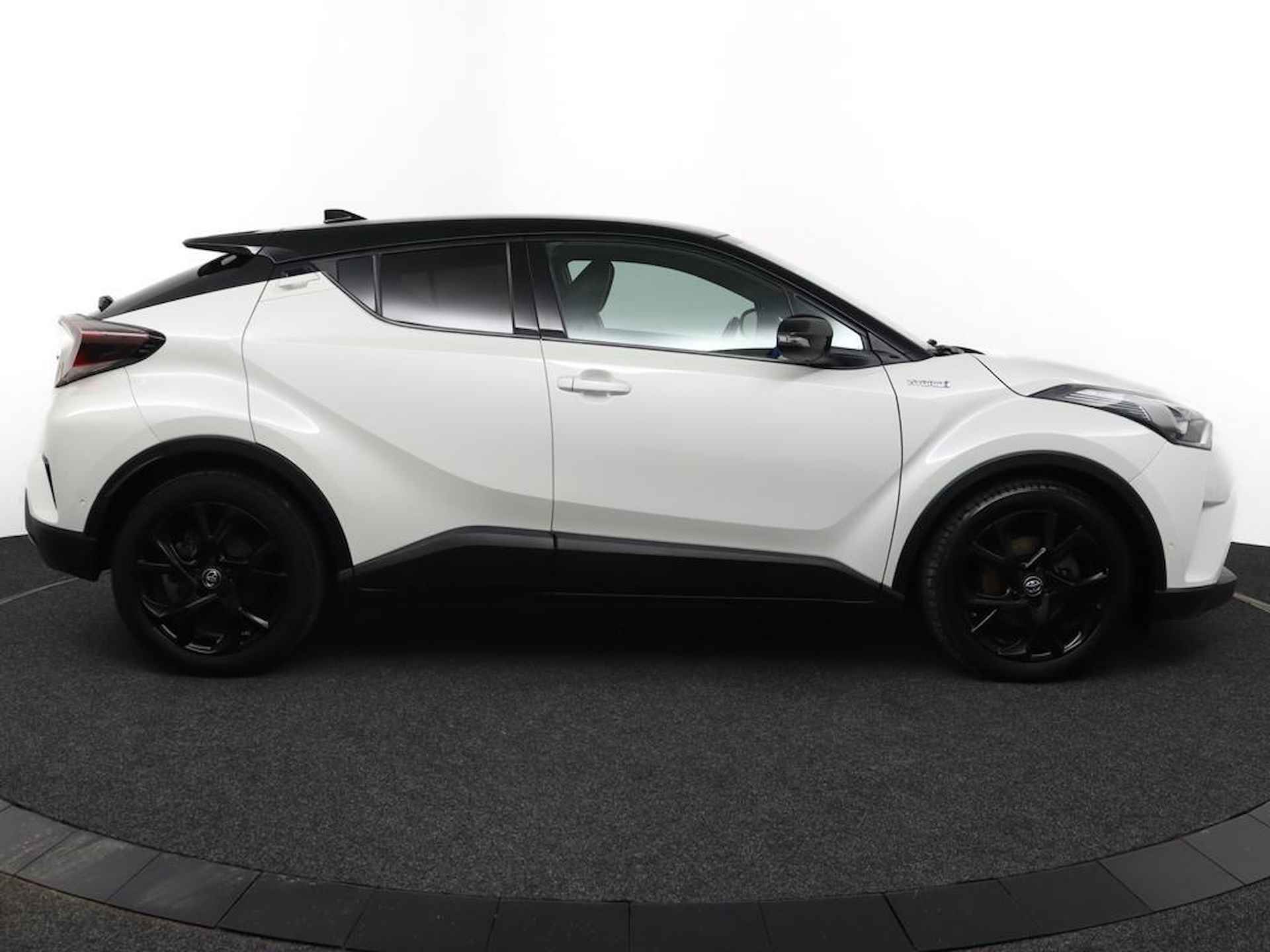 Toyota C-HR 1.8 Hybrid Bi-Tone | LED verlichting | Adaptive Cruise Control | Lederen bekleding | Stoelverwarming | Stuurverwarming | - 13/52