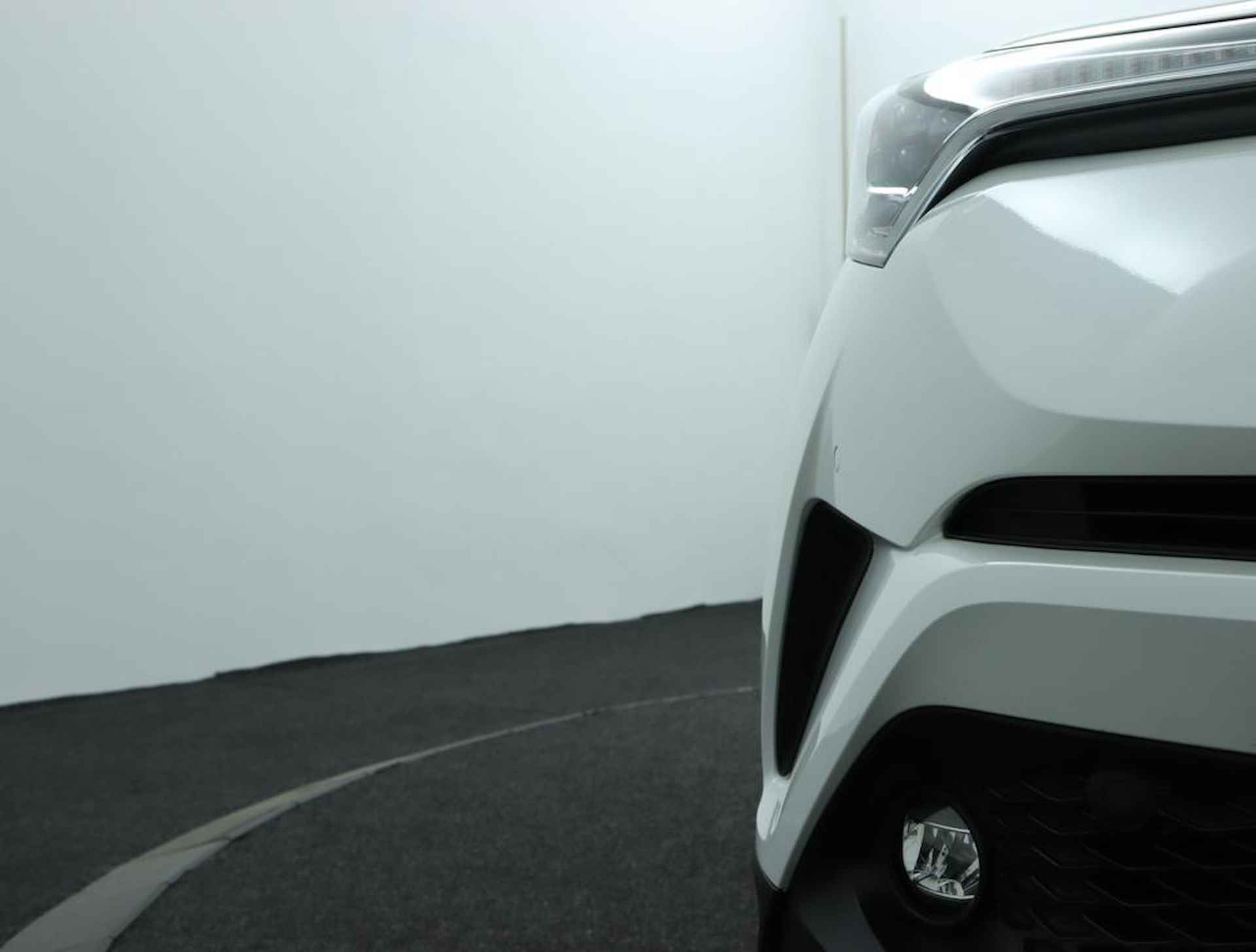 Toyota C-HR 1.8 Hybrid Bi-Tone | LED verlichting | Adaptive Cruise Control | Lederen bekleding | Stoelverwarming | Stuurverwarming | - 44/52