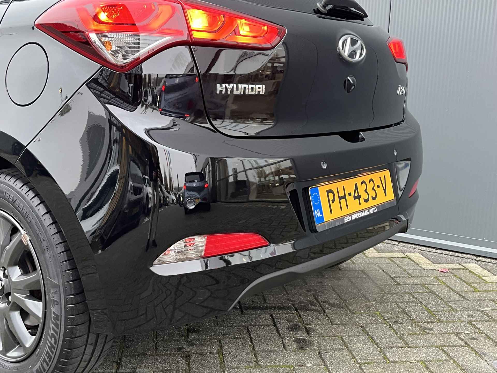 Hyundai i20 1.0 T-GDI 100pk Black Edition | Airco | Camera | Navigatie | 15" Lichtmetaal | Cruisecontrol | Parkeersensoren | Getinte ramen | - 7/30