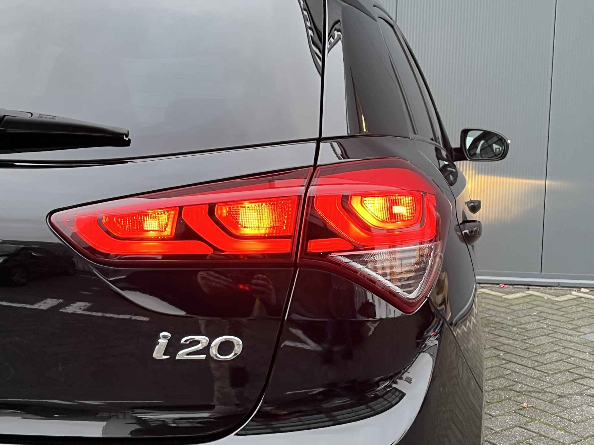 Hyundai i20 1.0 T-GDI 100pk Black Edition | Airco | Camera | Navigatie | 15" Lichtmetaal | Cruisecontrol | Parkeersensoren | Getinte ramen | - 9/30