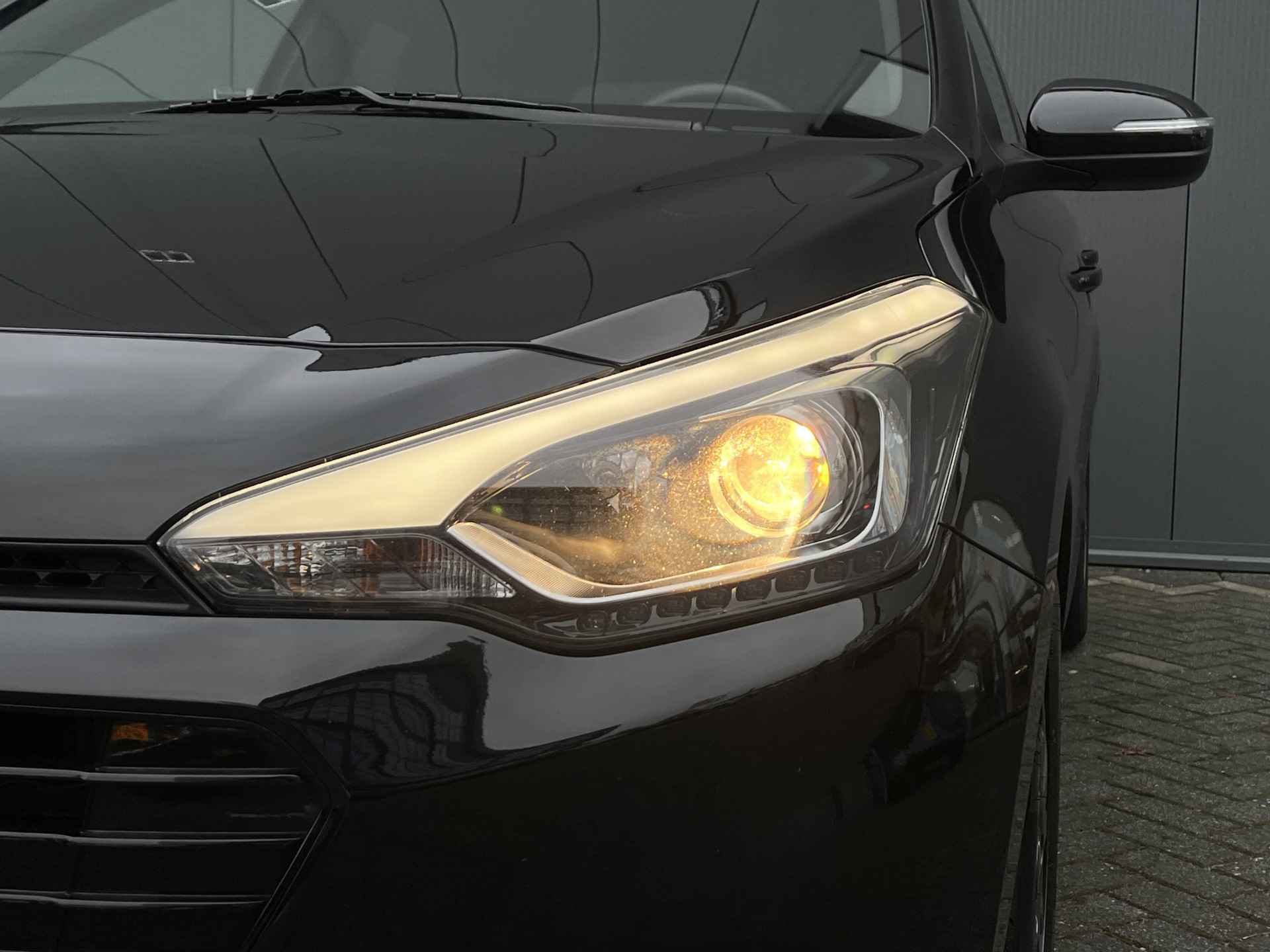 Hyundai i20 1.0 T-GDI 100pk Black Edition | Airco | Camera | Navigatie | 15" Lichtmetaal | Cruisecontrol | Parkeersensoren | Getinte ramen | - 11/30