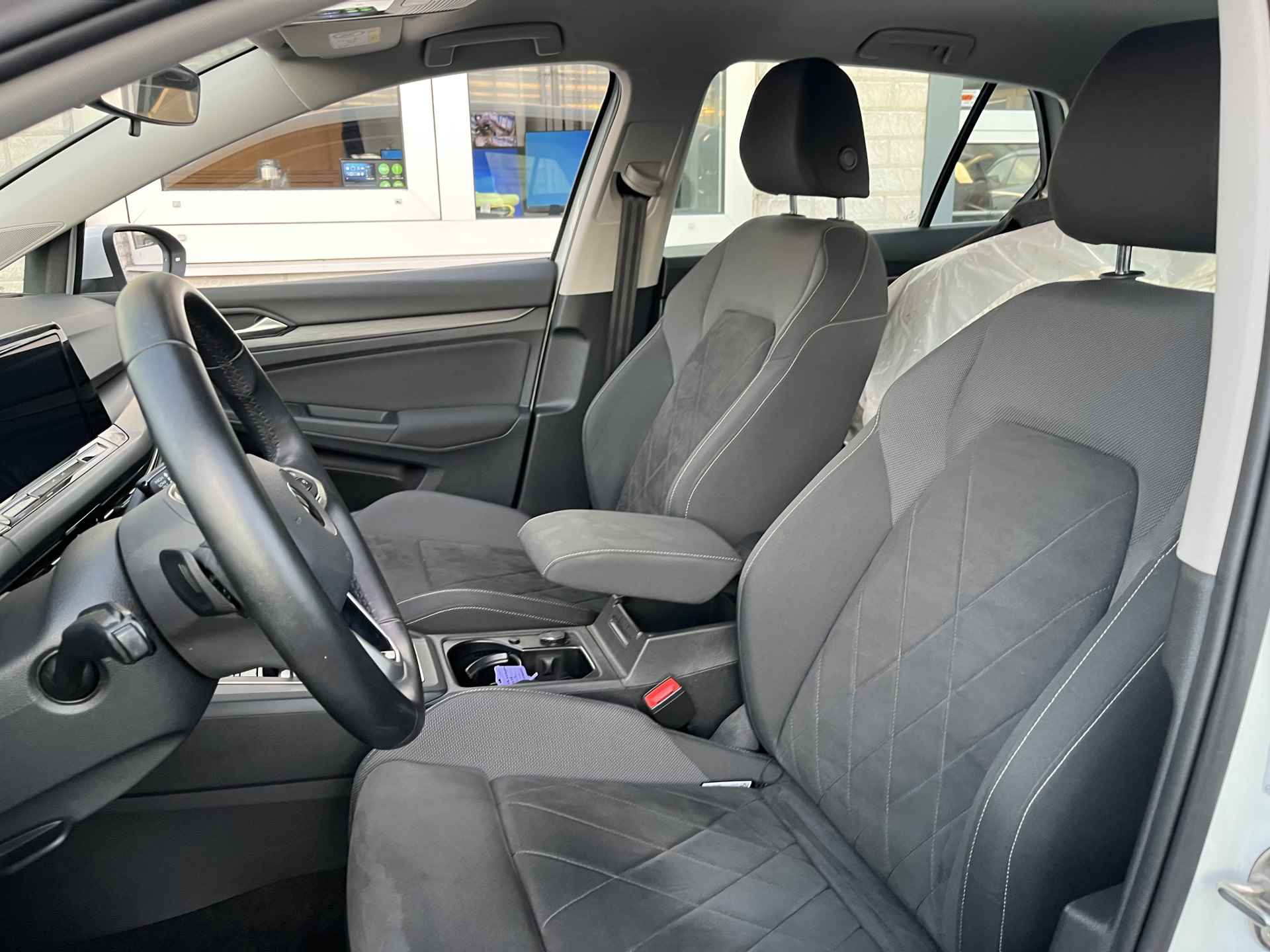 Volkswagen Golf 1.4 eHybrid Style / AUTOMAAT/ PARK. SENSOREN/ MATRIX/ ERGO ACTIVE/ MEMORY SEATS/ STOEL EN STUUR VERWARM./ ADAPT. CRUISE/ APP CONNECT/ NAVI/ CLIMA/ DAB/ - 7/27