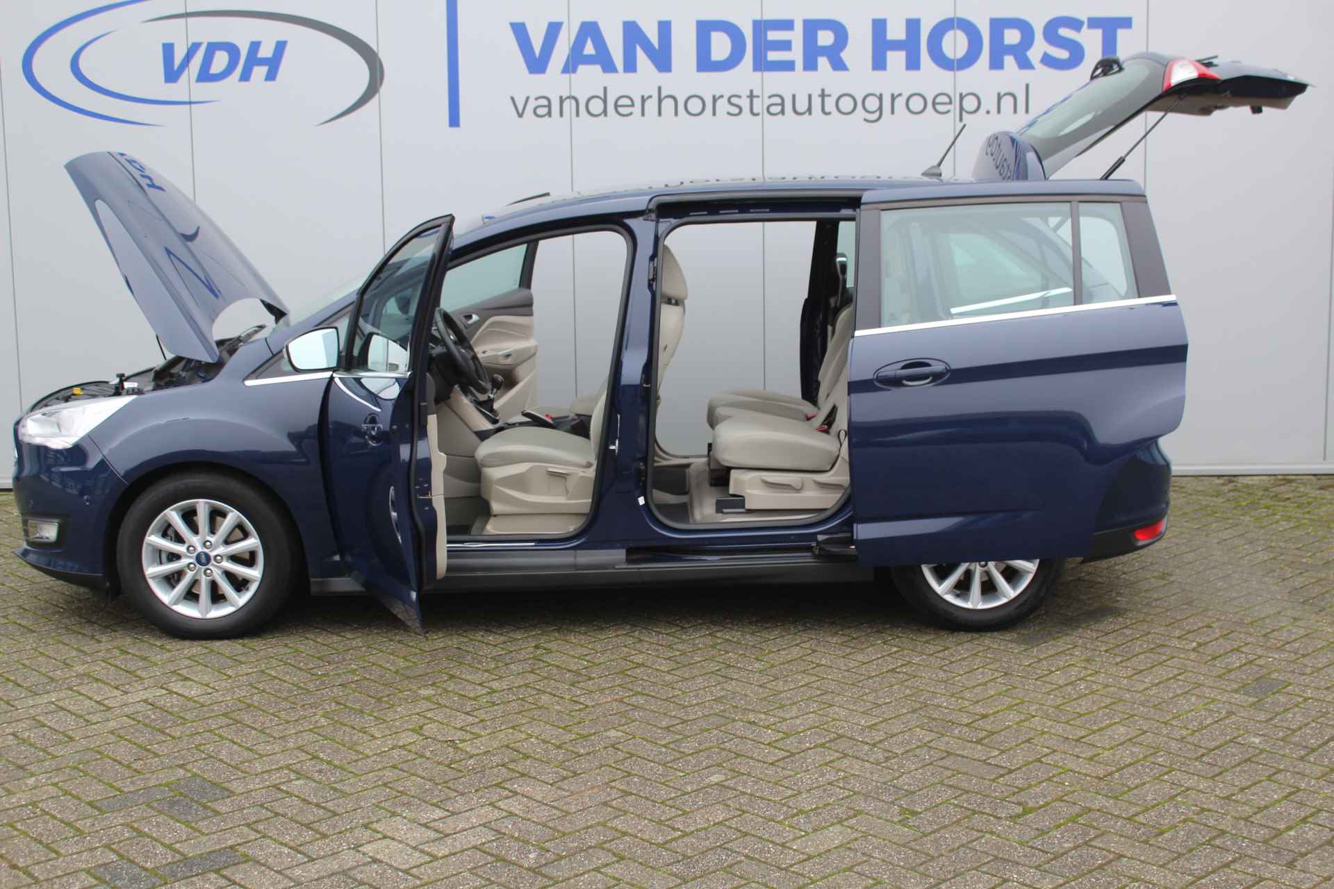 Ford Grand C-Max 1.0-125pk Titanium. Correct nette, ruime, comfortabele en goed onderhouden MPV, slechts 40.000km ! Volautm. airco dual, stoel-, stuur- en voorraamverwarming, camera, panoramadak, cruise control, navigatie, telefoonvoorb. - 7/43