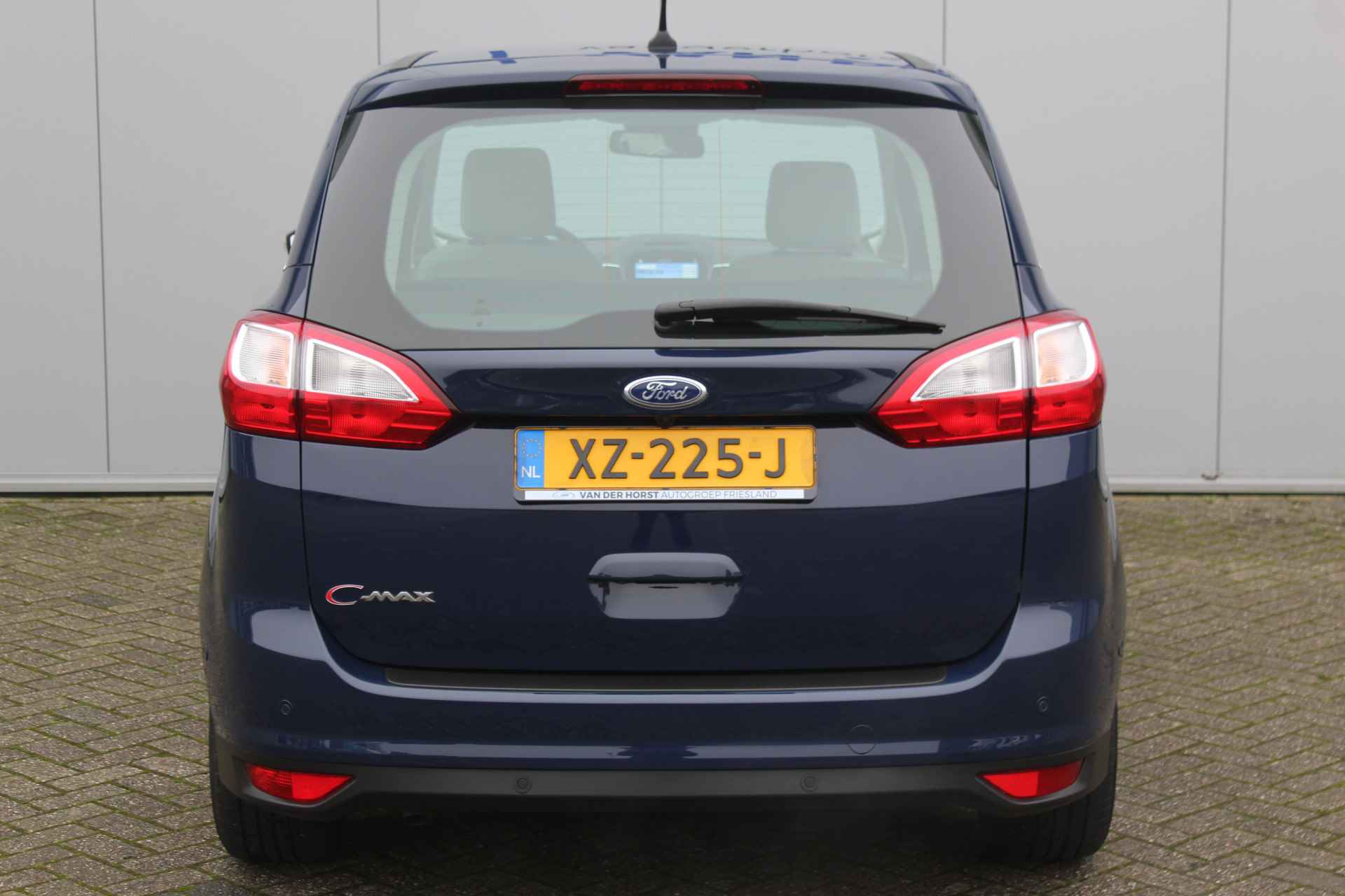 Ford Grand C-Max 1.0-125pk Titanium. Correct nette, ruime, comfortabele en goed onderhouden MPV, slechts 40.000km ! Volautm. airco dual, stoel-, stuur- en voorraamverwarming, camera, panoramadak, cruise control, navigatie, telefoonvoorb. - 9/43