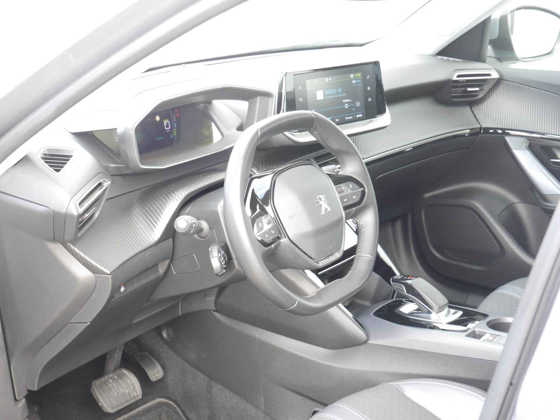 Peugeot e-2008 EV Allure 50 kWh 8% Bijtelling | 1-Fase | Apple Carplay/Android Auto | 3D-Cockpit | 17-Inch Lichtmetalen Velgen | Cruise Control | Camera Achter - 4/59