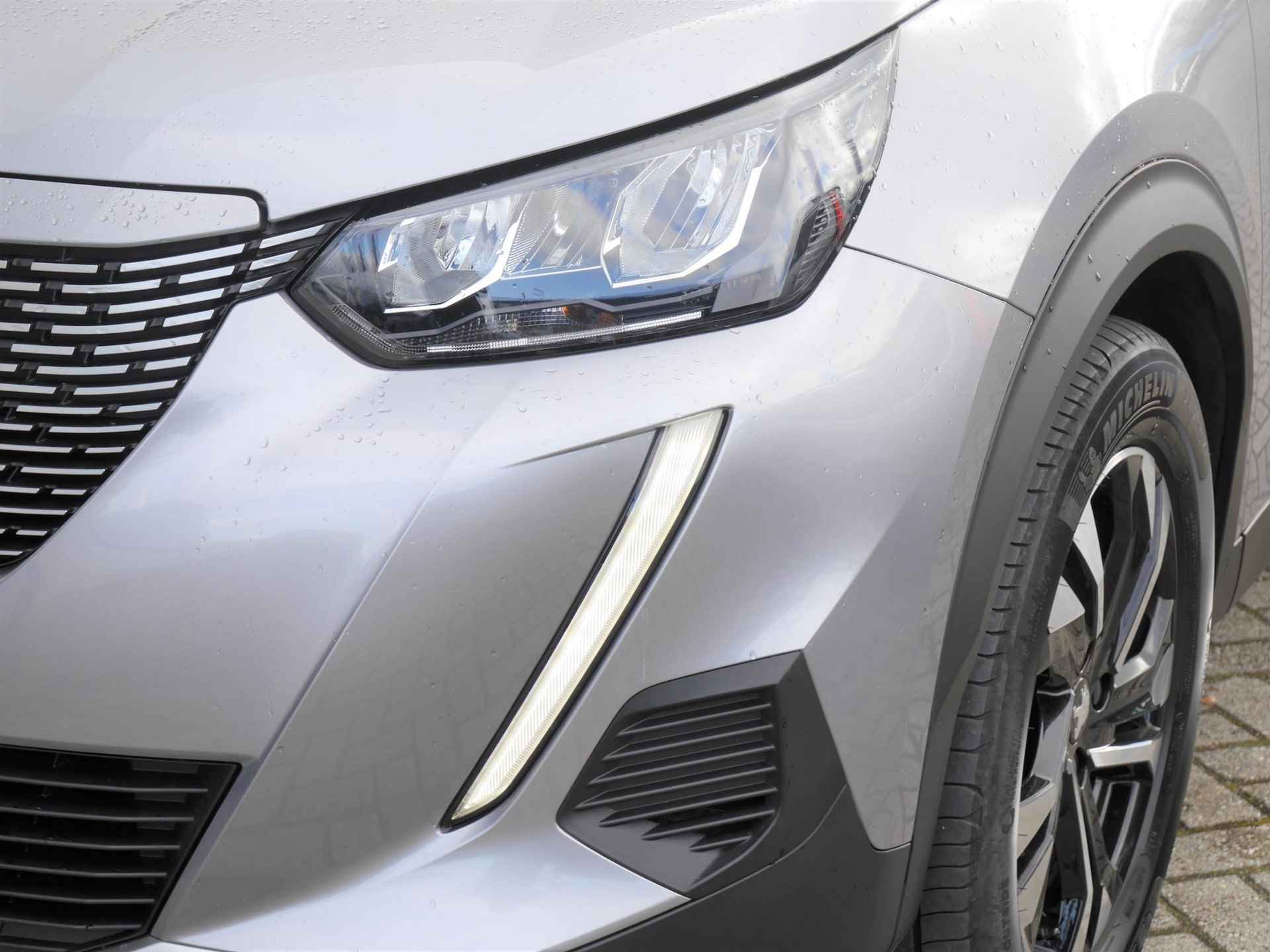 Peugeot e-2008 EV Allure 50 kWh 8% Bijtelling | 1-Fase | Apple Carplay/Android Auto | 3D-Cockpit | 17-Inch Lichtmetalen Velgen | Cruise Control | Camera Achter - 8/59