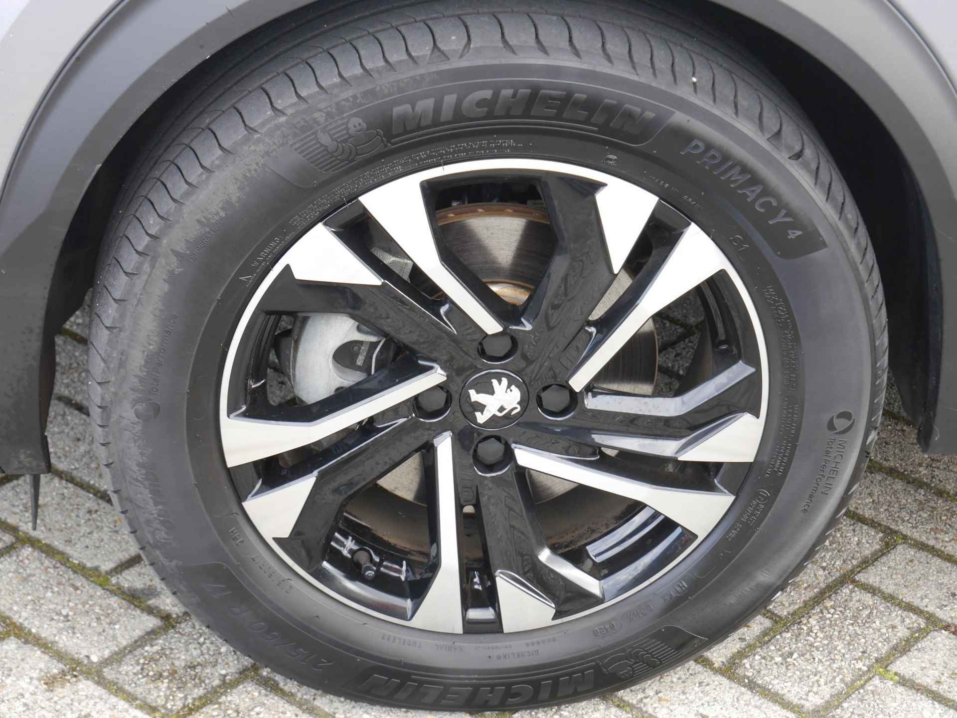 Peugeot e-2008 EV Allure 50 kWh 8% Bijtelling | 1-Fase | Apple Carplay/Android Auto | 3D-Cockpit | 17-Inch Lichtmetalen Velgen | Cruise Control | Camera Achter - 9/59