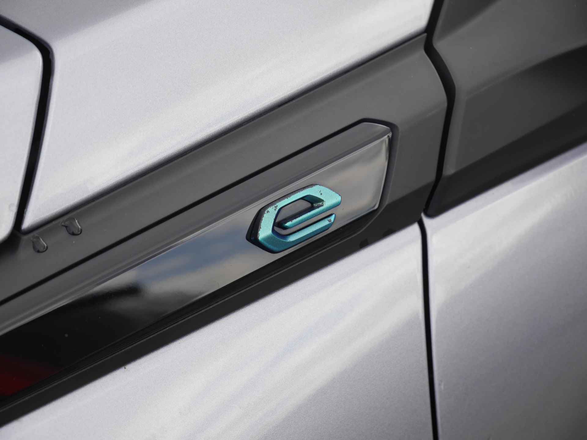 Peugeot e-2008 EV Allure 50 kWh 8% Bijtelling | 1-Fase | Apple Carplay/Android Auto | 3D-Cockpit | 17-Inch Lichtmetalen Velgen | Cruise Control | Camera Achter - 11/59