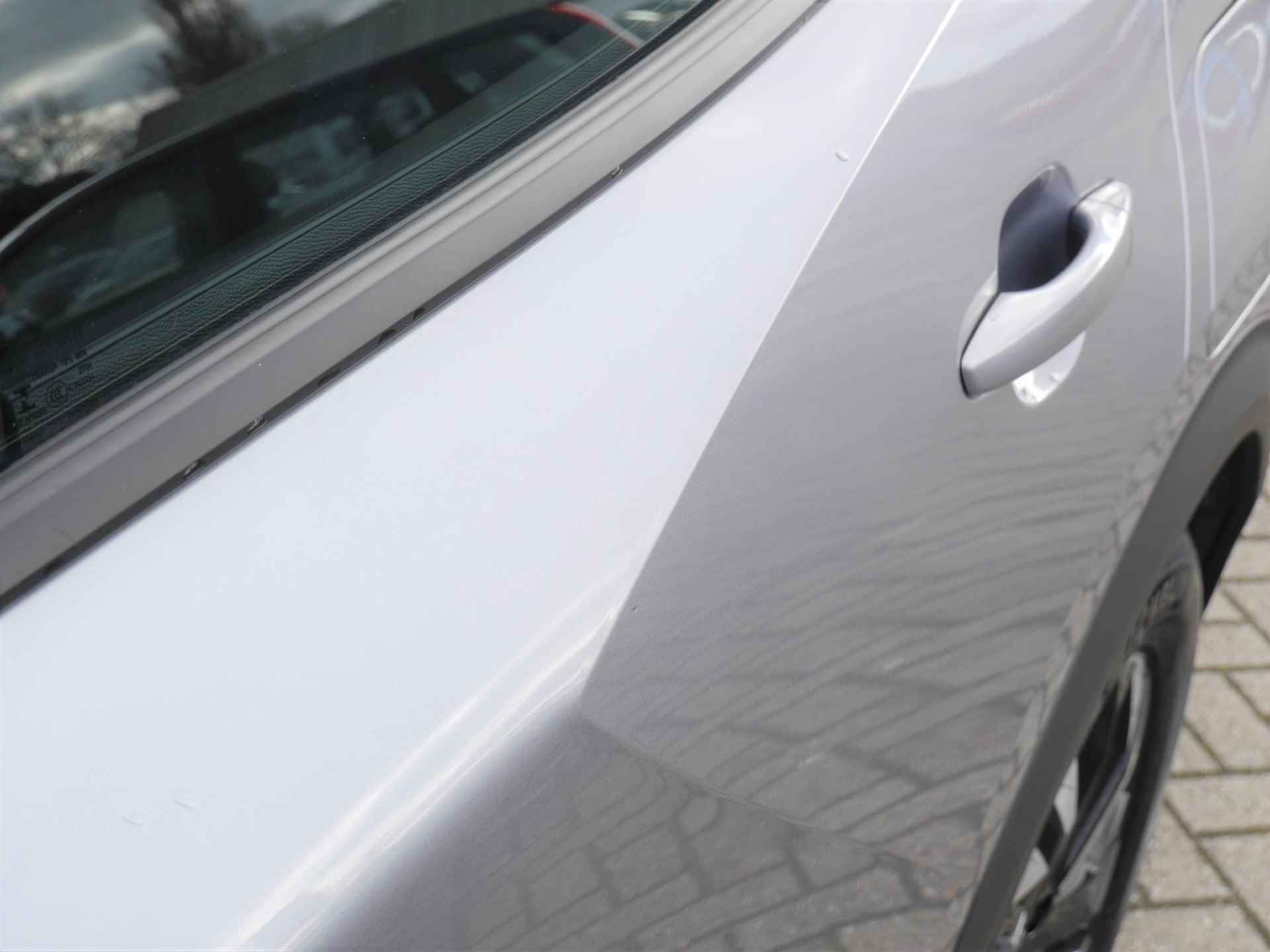 Peugeot e-2008 EV Allure 50 kWh 8% Bijtelling | 1-Fase | Apple Carplay/Android Auto | 3D-Cockpit | 17-Inch Lichtmetalen Velgen | Cruise Control | Camera Achter - 12/59