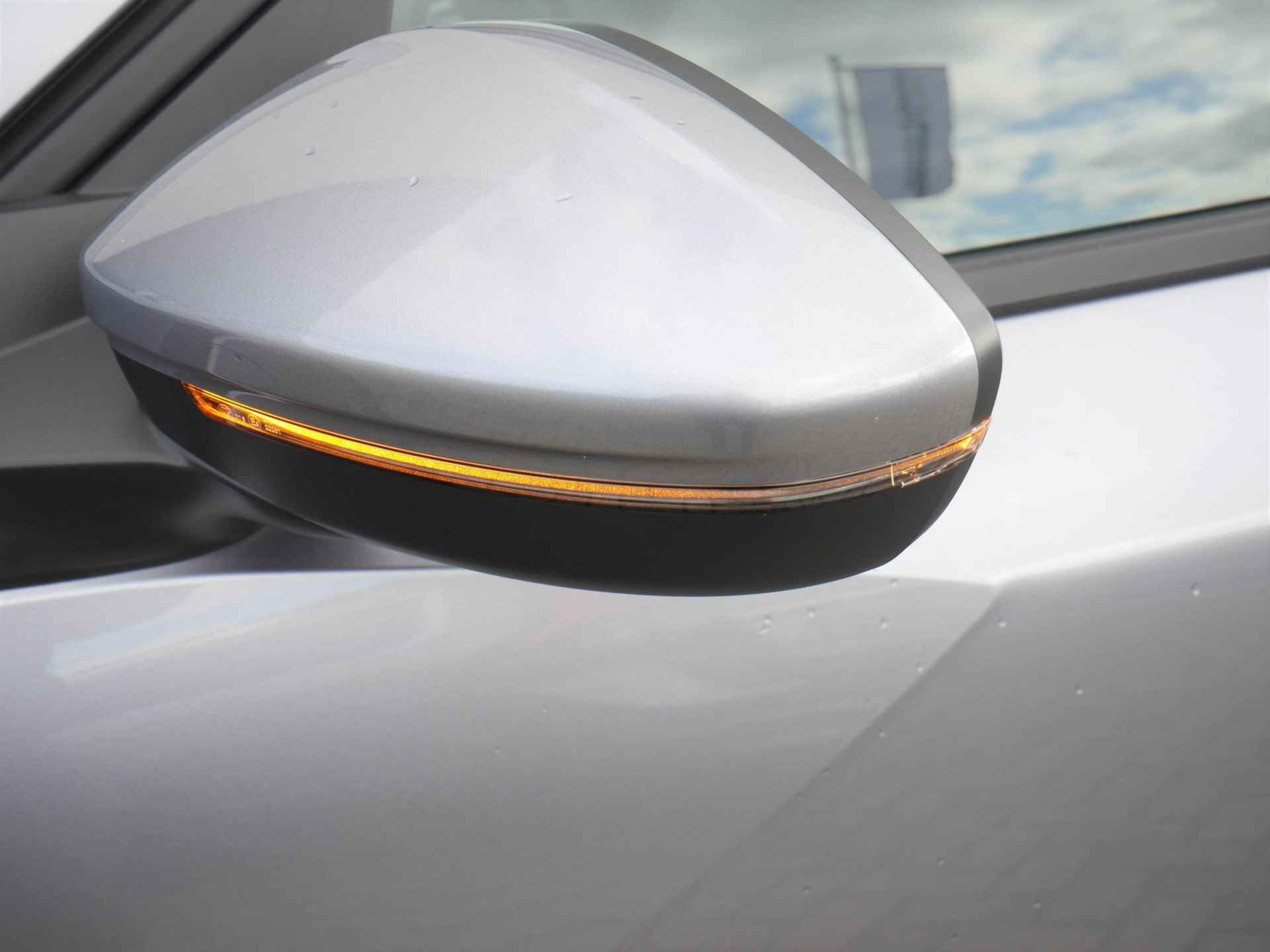 Peugeot e-2008 EV Allure 50 kWh 8% Bijtelling | 1-Fase | Apple Carplay/Android Auto | 3D-Cockpit | 17-Inch Lichtmetalen Velgen | Cruise Control | Camera Achter - 13/59