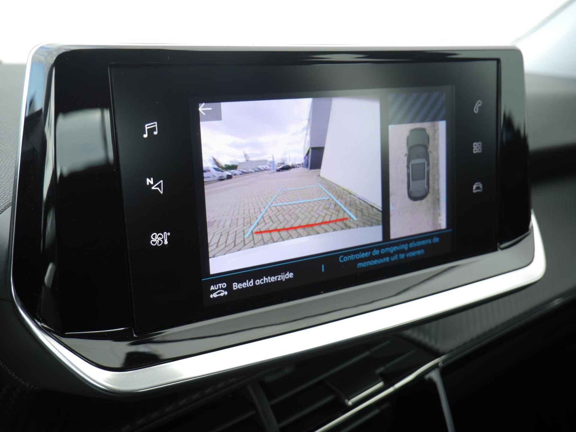 Peugeot e-2008 EV Allure 50 kWh 8% Bijtelling | 1-Fase | Apple Carplay/Android Auto | 3D-Cockpit | 17-Inch Lichtmetalen Velgen | Cruise Control | Camera Achter - 18/59