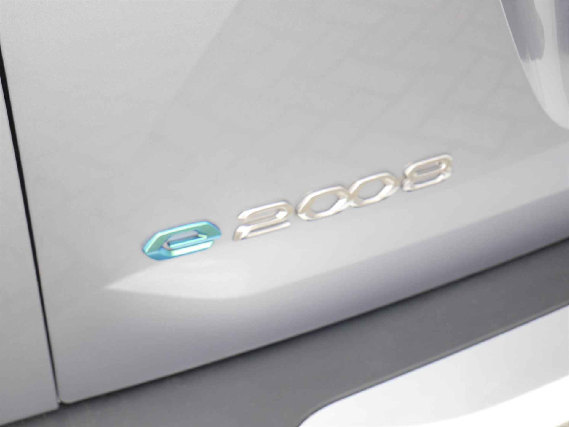 Peugeot e-2008 EV Allure 50 kWh 8% Bijtelling | 1-Fase | Apple Carplay/Android Auto | 3D-Cockpit | 17-Inch Lichtmetalen Velgen | Cruise Control | Camera Achter - 20/59