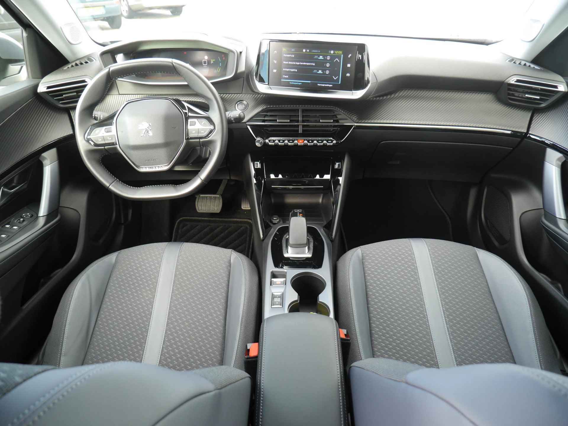 Peugeot e-2008 EV Allure 50 kWh 8% Bijtelling | 1-Fase | Apple Carplay/Android Auto | 3D-Cockpit | 17-Inch Lichtmetalen Velgen | Cruise Control | Camera Achter - 25/59