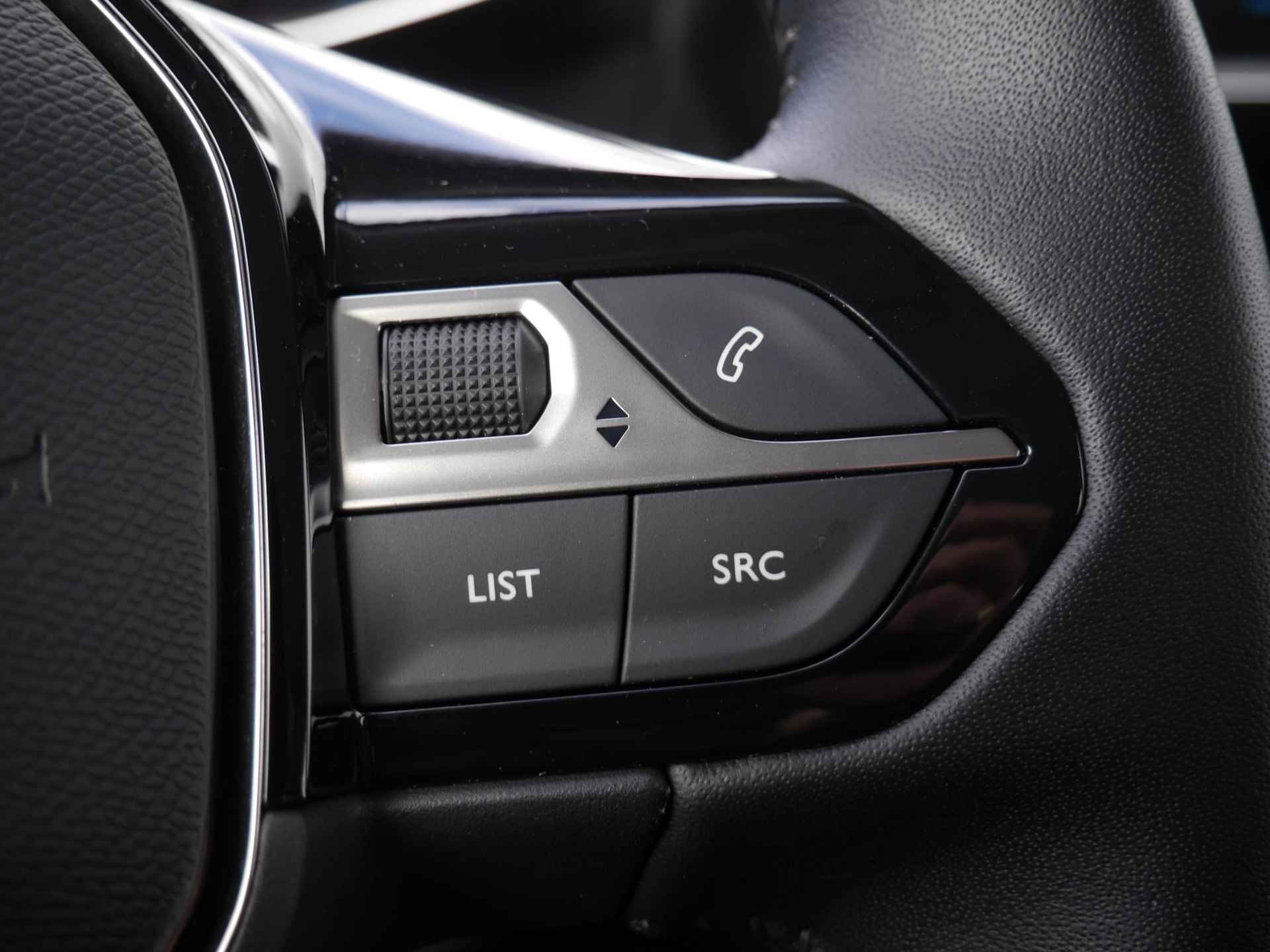 Peugeot e-2008 EV Allure 50 kWh 8% Bijtelling | 1-Fase | Apple Carplay/Android Auto | 3D-Cockpit | 17-Inch Lichtmetalen Velgen | Cruise Control | Camera Achter - 28/59