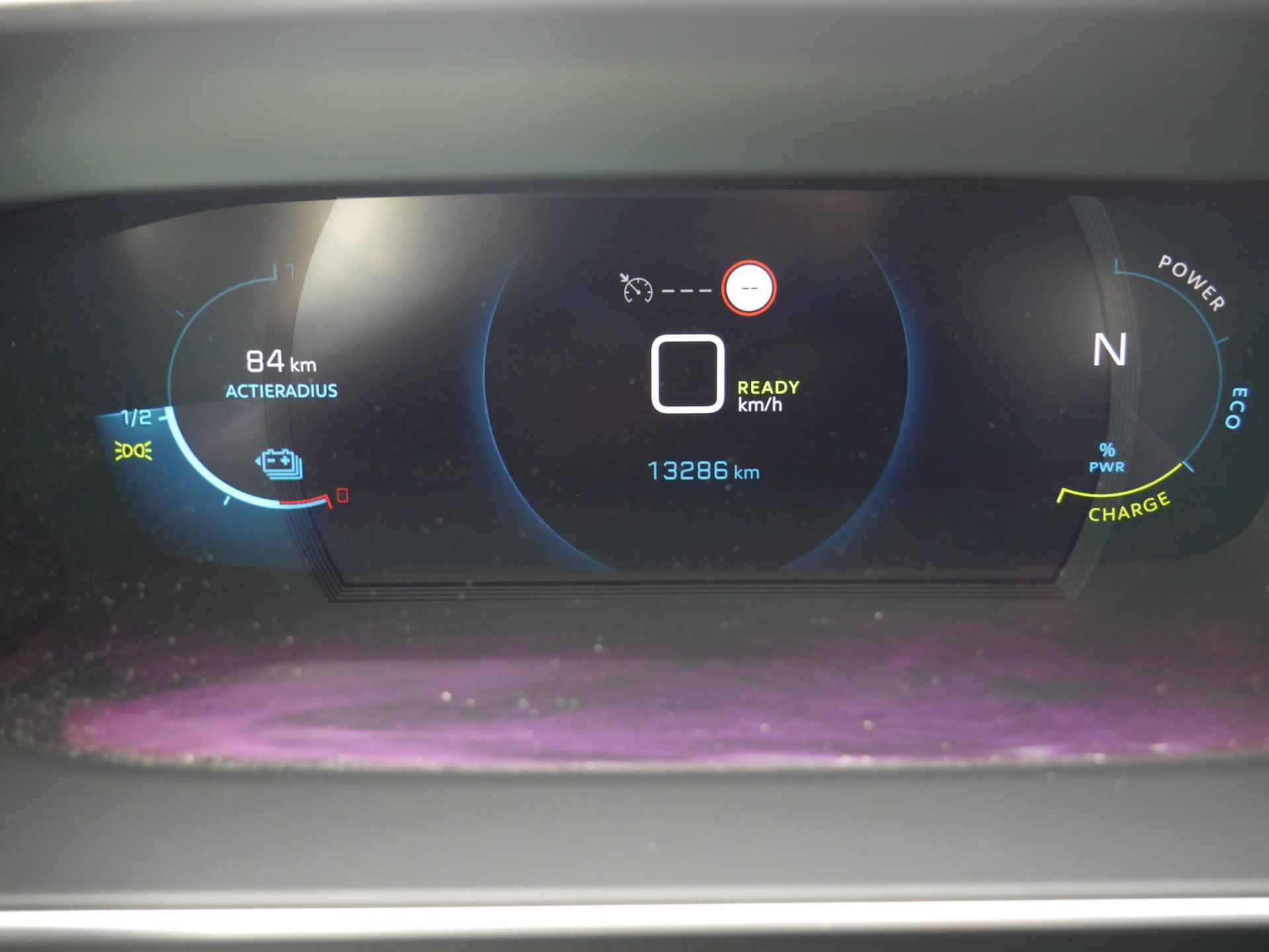 Peugeot e-2008 EV Allure 50 kWh 8% Bijtelling | 1-Fase | Apple Carplay/Android Auto | 3D-Cockpit | 17-Inch Lichtmetalen Velgen | Cruise Control | Camera Achter - 31/59