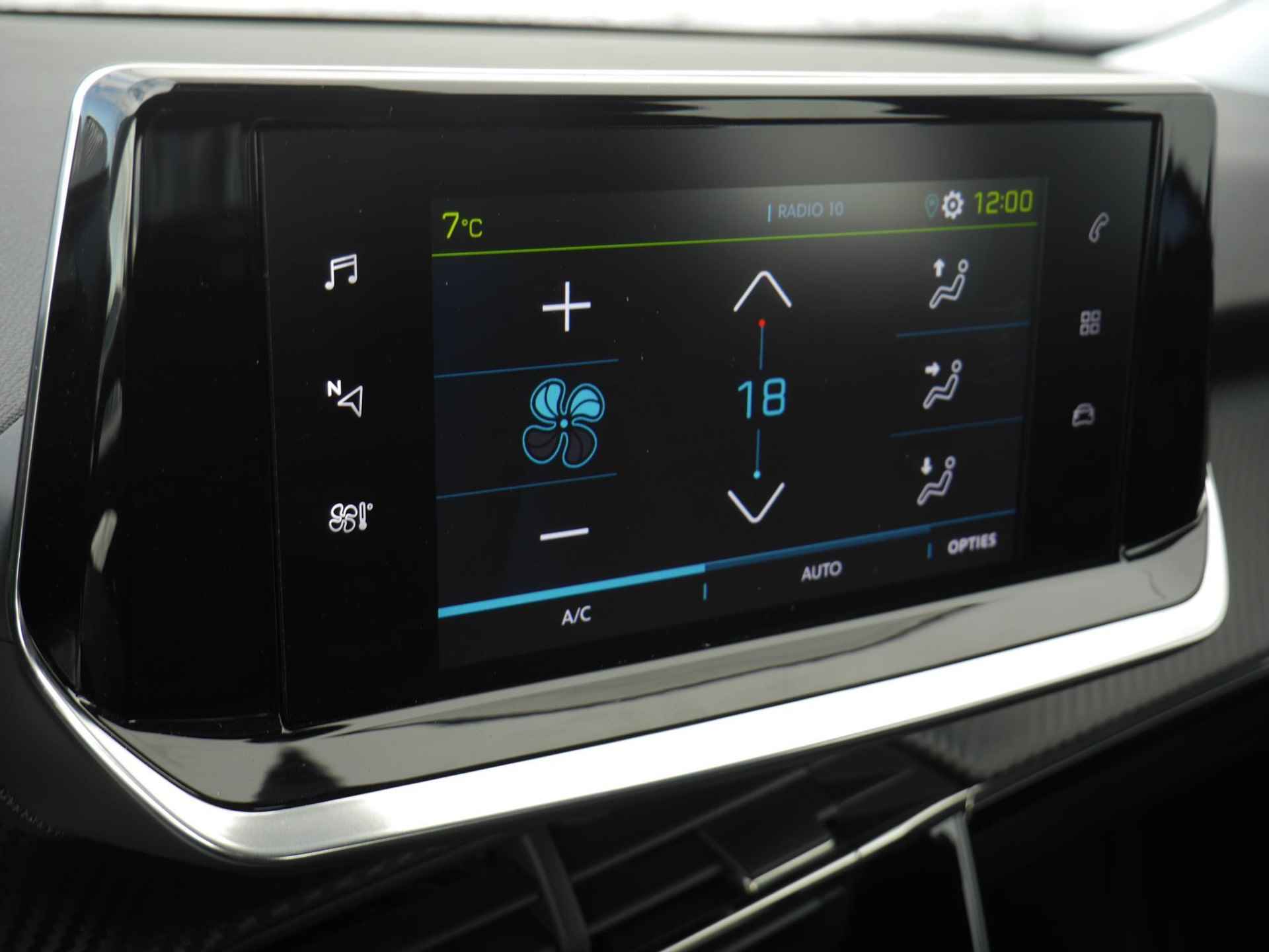 Peugeot e-2008 EV Allure 50 kWh 8% Bijtelling | 1-Fase | Apple Carplay/Android Auto | 3D-Cockpit | 17-Inch Lichtmetalen Velgen | Cruise Control | Camera Achter - 34/59