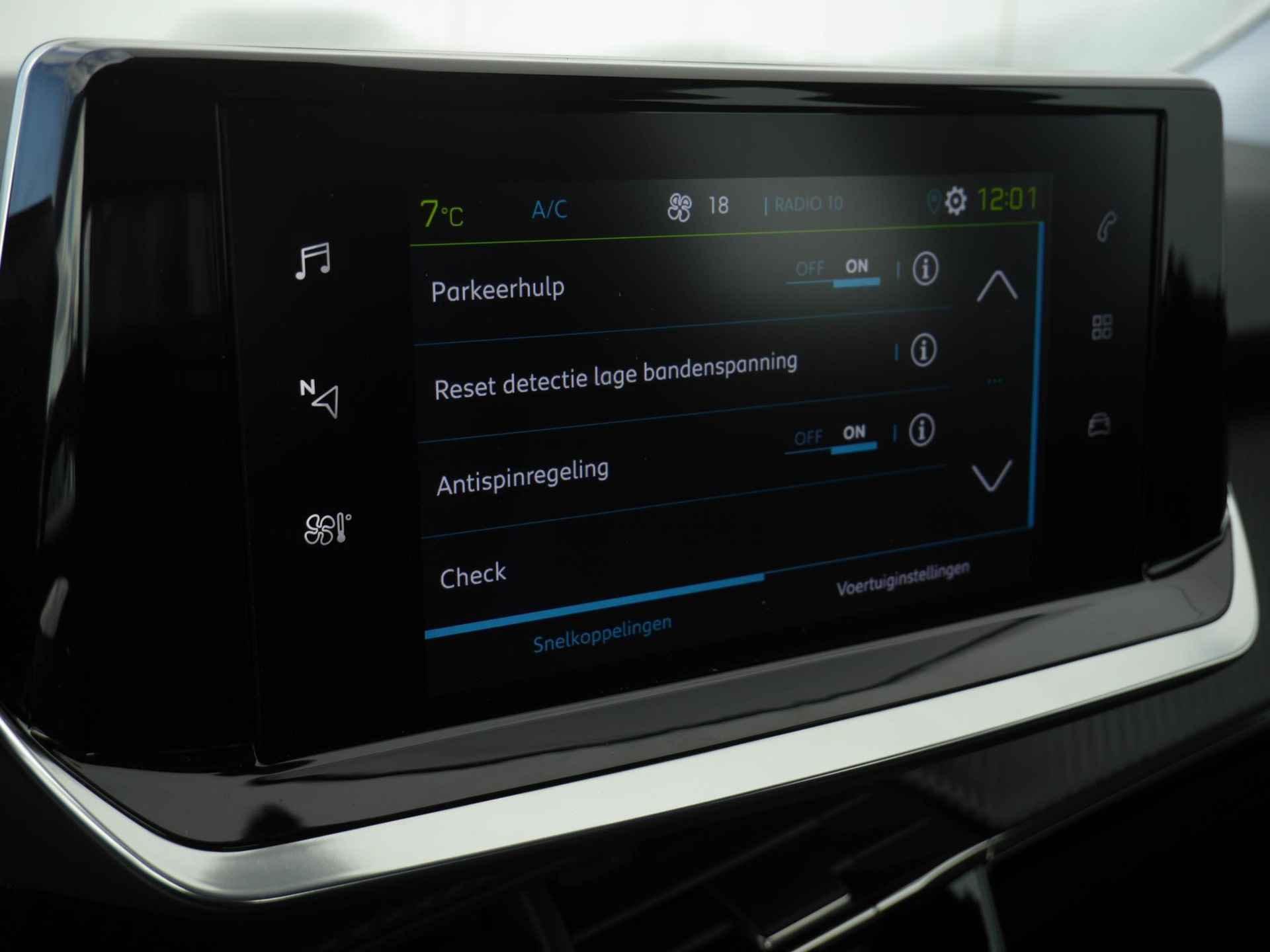 Peugeot e-2008 EV Allure 50 kWh 8% Bijtelling | 1-Fase | Apple Carplay/Android Auto | 3D-Cockpit | 17-Inch Lichtmetalen Velgen | Cruise Control | Camera Achter - 37/59
