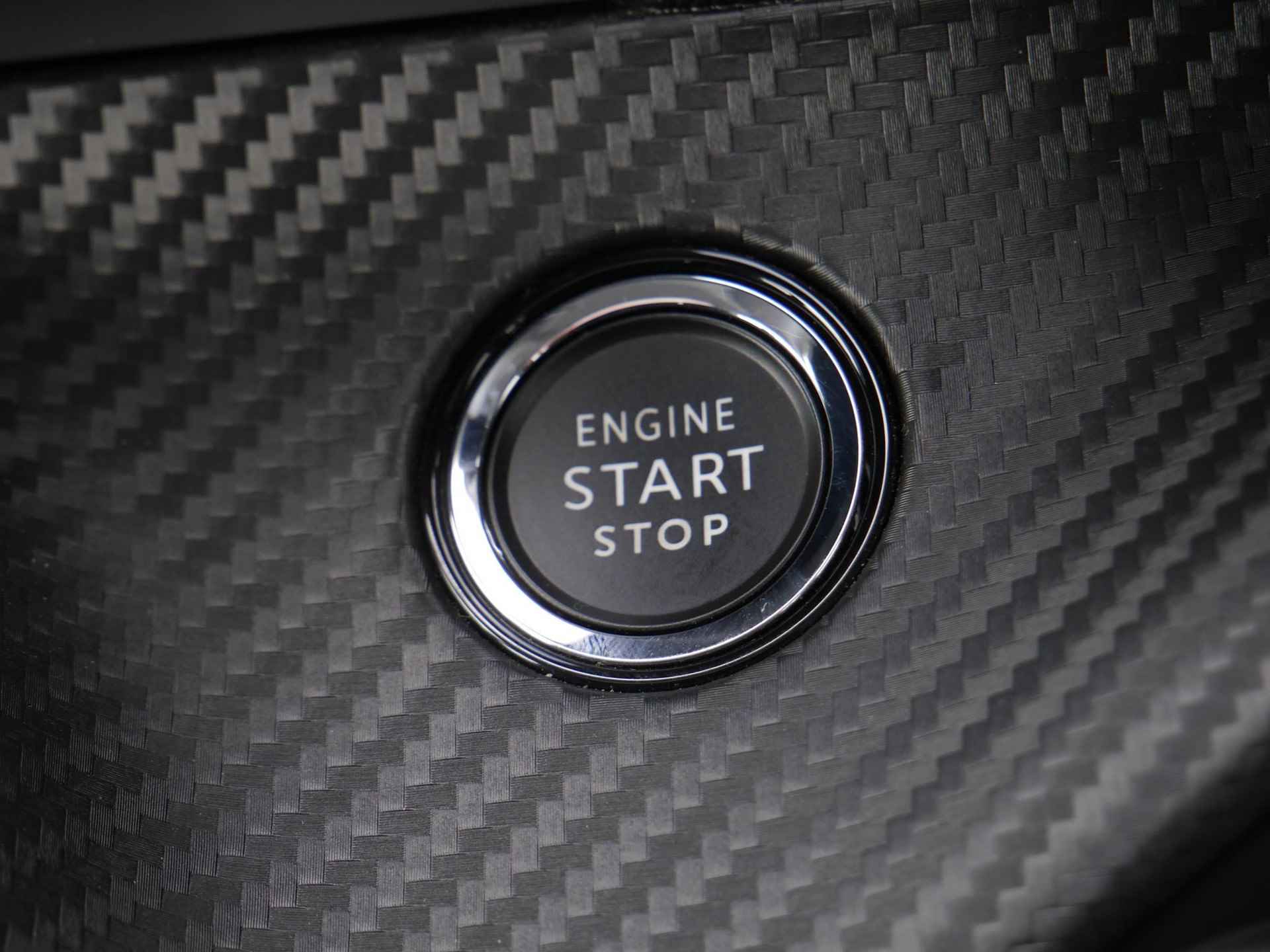 Peugeot e-2008 EV Allure 50 kWh 8% Bijtelling | 1-Fase | Apple Carplay/Android Auto | 3D-Cockpit | 17-Inch Lichtmetalen Velgen | Cruise Control | Camera Achter - 39/59