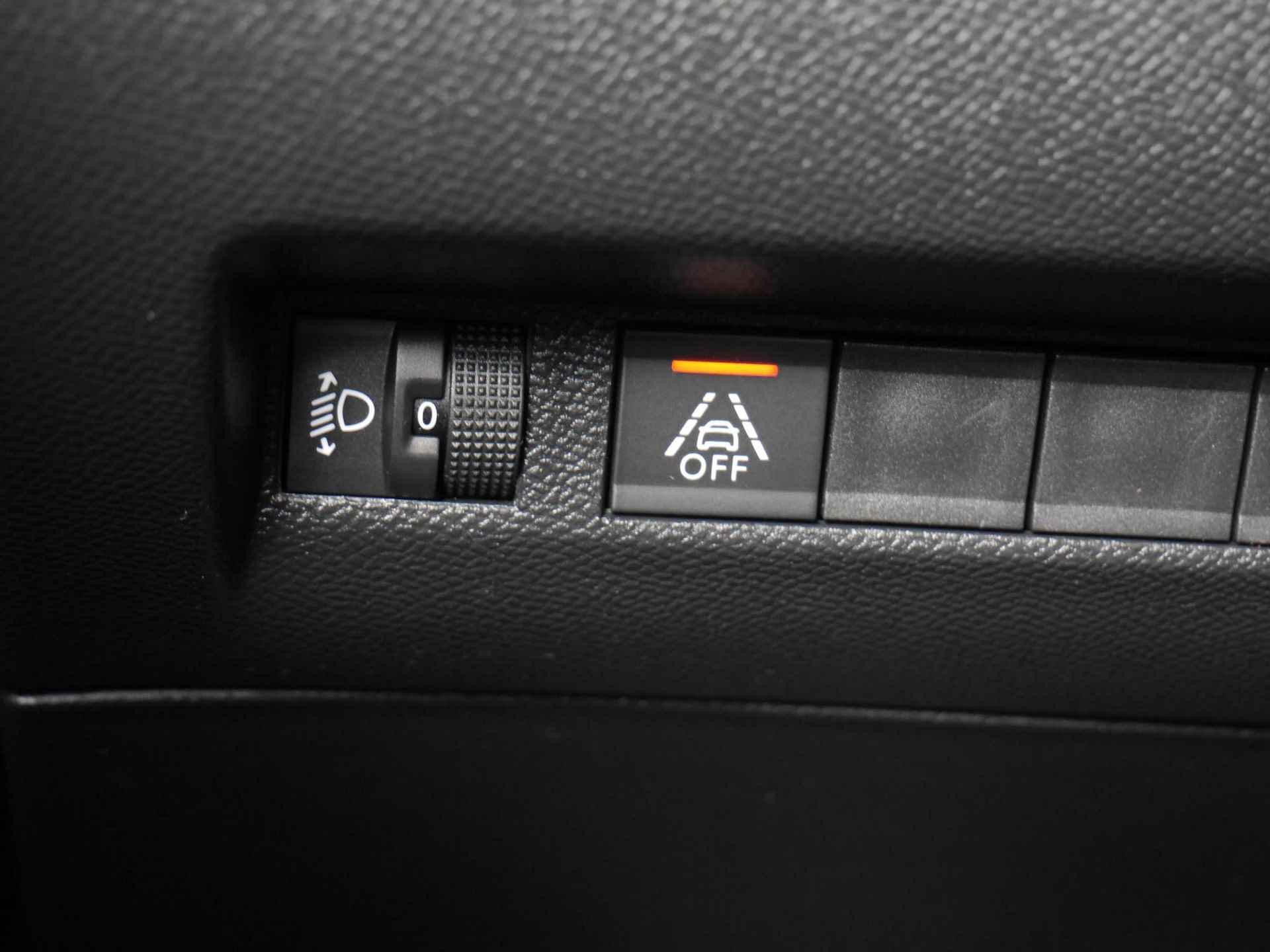 Peugeot e-2008 EV Allure 50 kWh 8% Bijtelling | 1-Fase | Apple Carplay/Android Auto | 3D-Cockpit | 17-Inch Lichtmetalen Velgen | Cruise Control | Camera Achter - 42/59