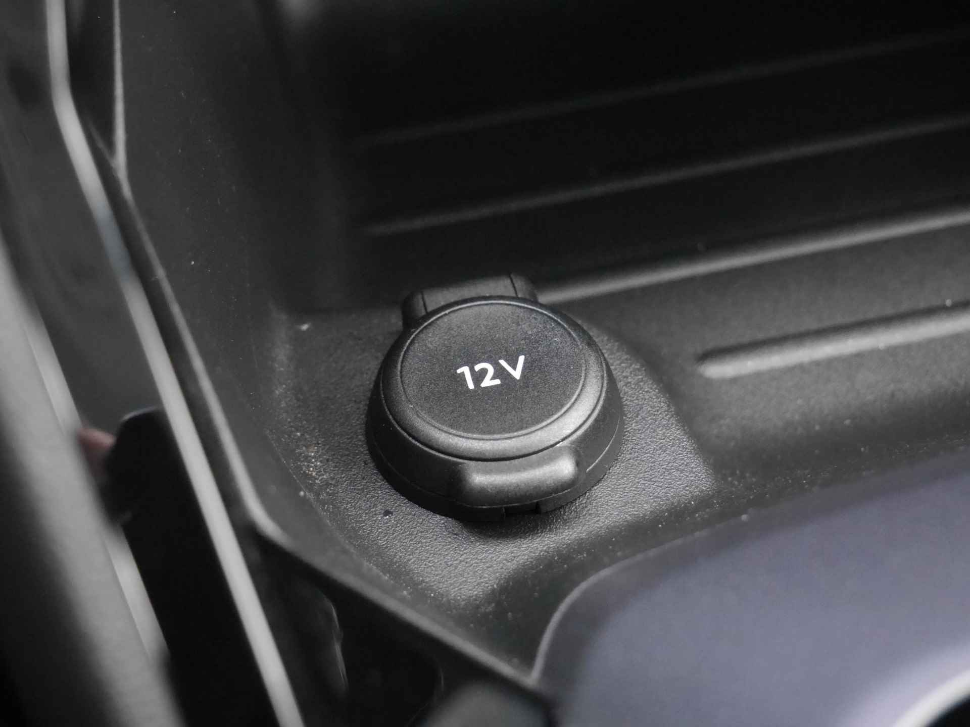 Peugeot e-2008 EV Allure 50 kWh 8% Bijtelling | 1-Fase | Apple Carplay/Android Auto | 3D-Cockpit | 17-Inch Lichtmetalen Velgen | Cruise Control | Camera Achter - 45/59