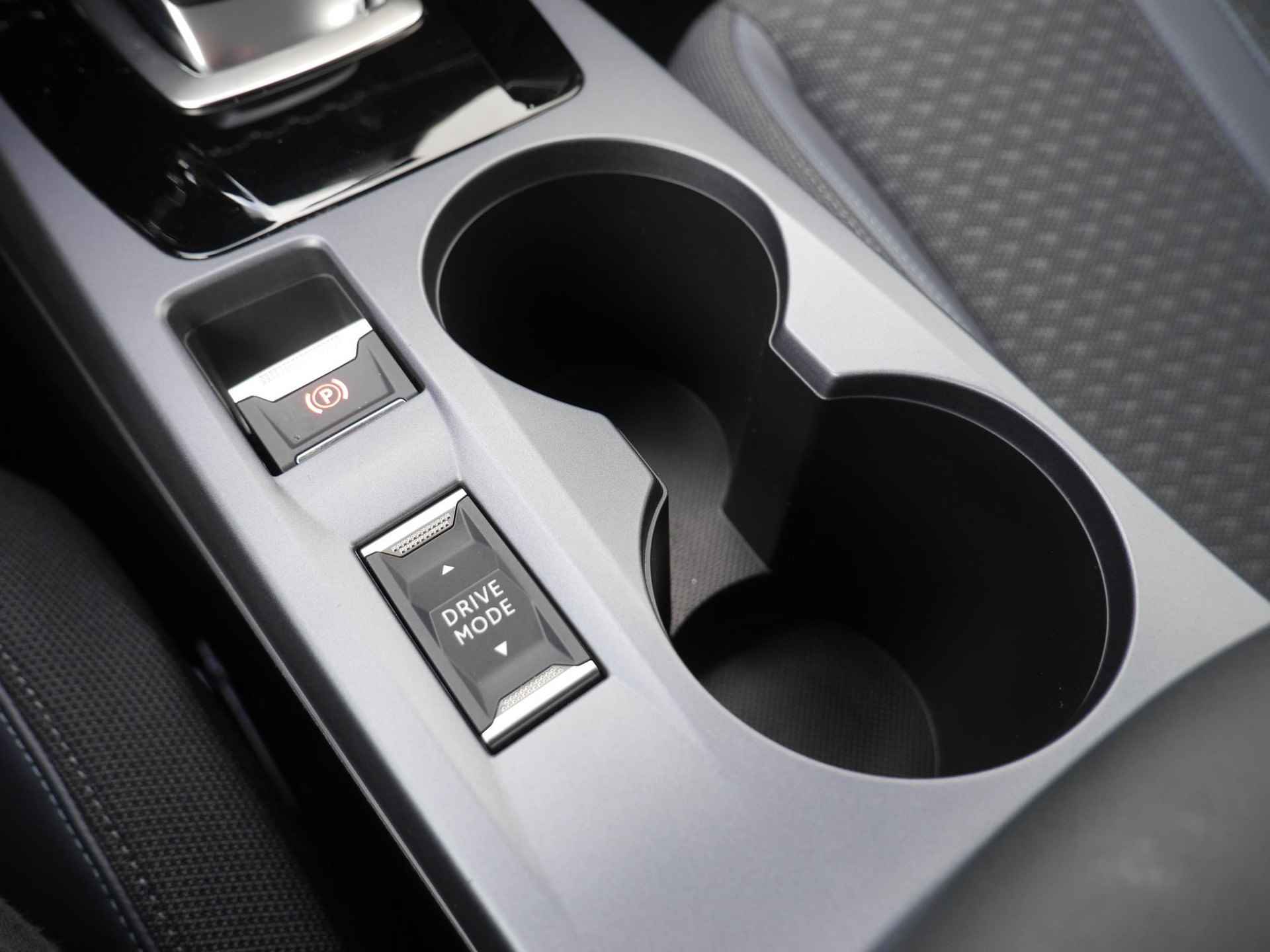 Peugeot e-2008 EV Allure 50 kWh 8% Bijtelling | 1-Fase | Apple Carplay/Android Auto | 3D-Cockpit | 17-Inch Lichtmetalen Velgen | Cruise Control | Camera Achter - 48/59