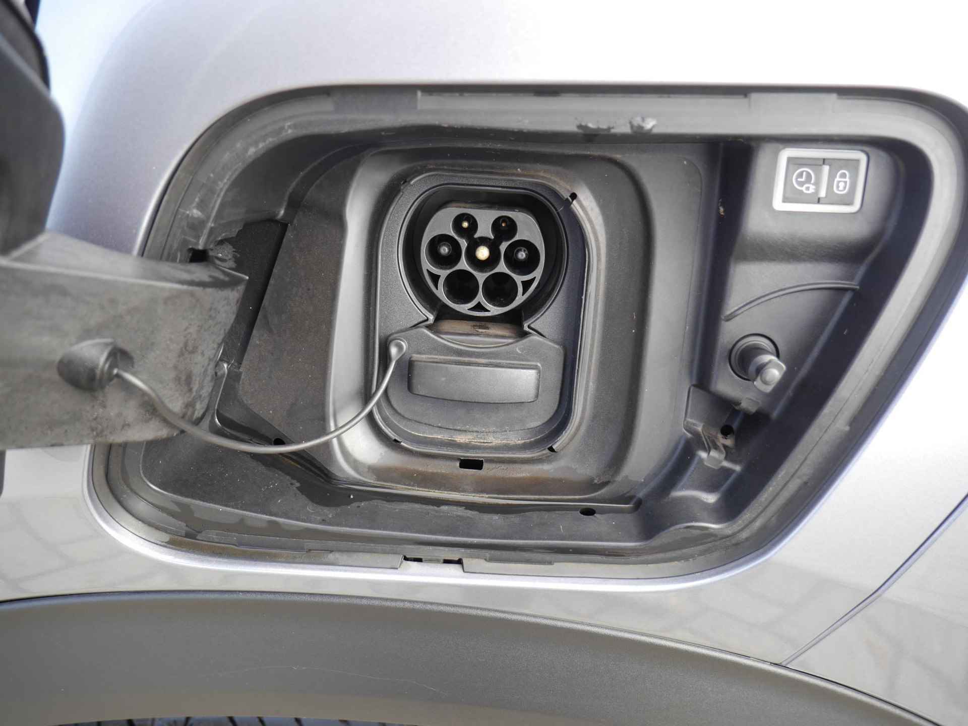 Peugeot e-2008 EV Allure 50 kWh 8% Bijtelling | 1-Fase | Apple Carplay/Android Auto | 3D-Cockpit | 17-Inch Lichtmetalen Velgen | Cruise Control | Camera Achter - 53/59