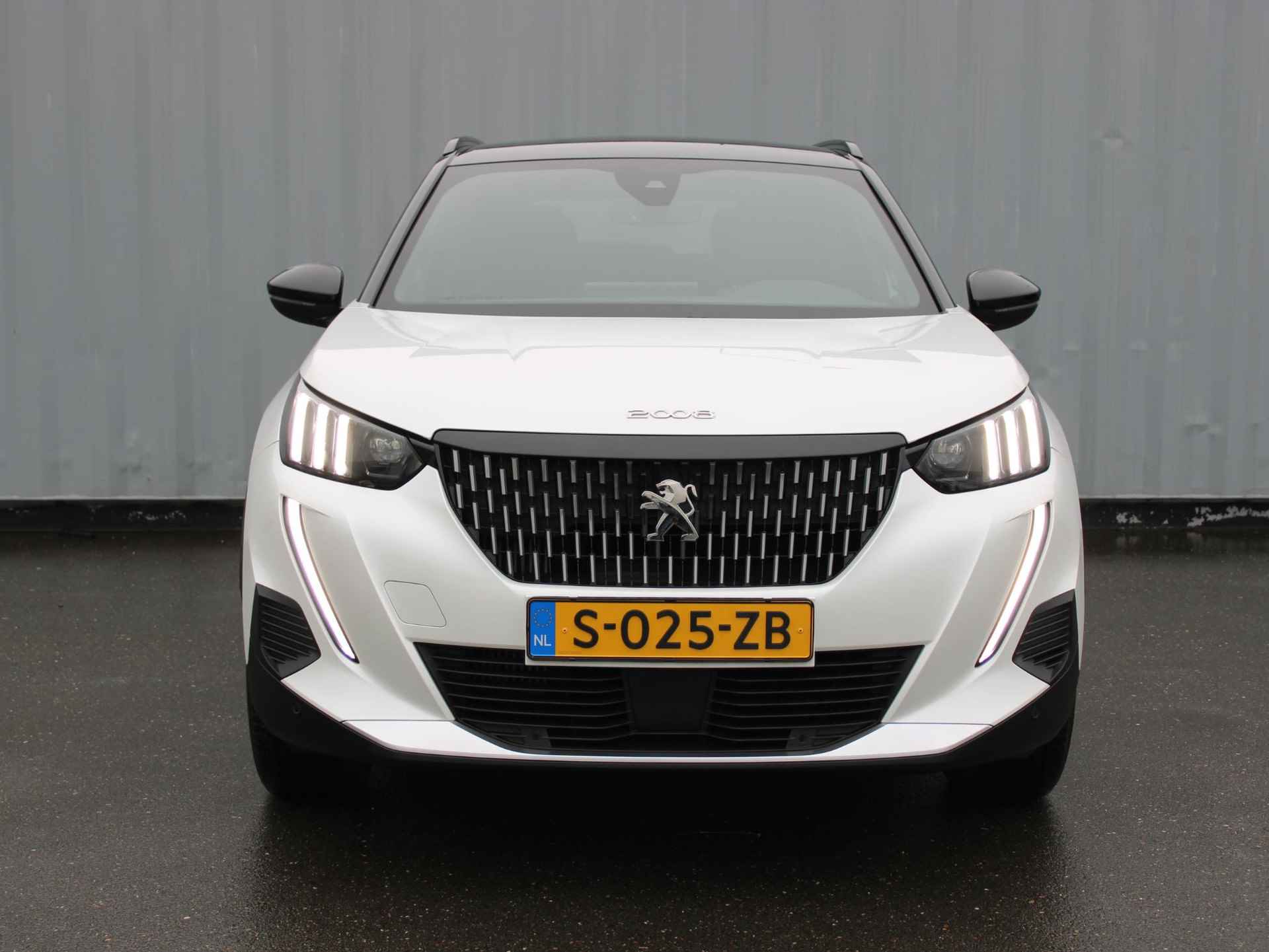 Peugeot 2008 1.2 PureTech GT Navigatie / Trekhaak - 2/37