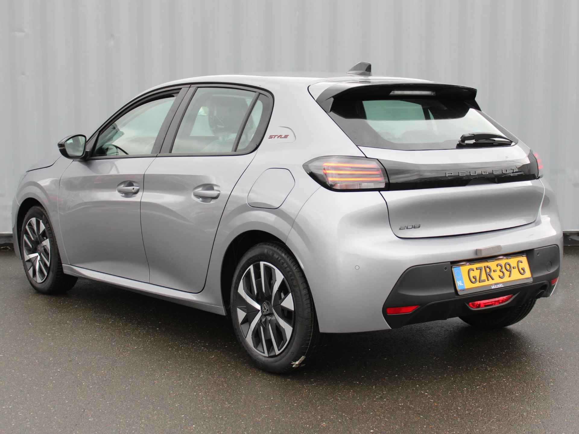 Peugeot 208 1.2 PureTech 75 Style i-Connect Advanced Navigatie - 14/19